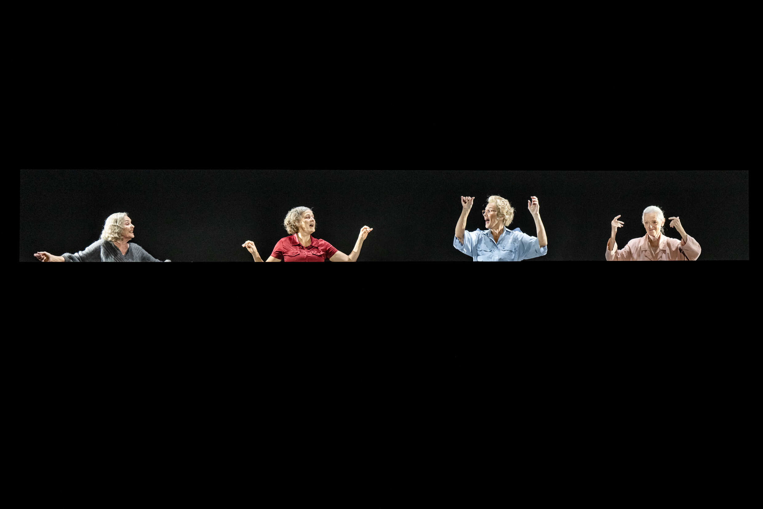 Chatarina Larsson, Monica Stenbeck, Eva Millberg, Eva Ahlberg i Undkom ensam. Sverigepremiär 2 september på Stora scenen, Kulturhuset Stadsteatern.