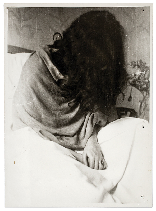 Frida på sjukhuset i New York, av Nickolas Muray, 1946. Diego Rivera & Frida Kahlo Archives