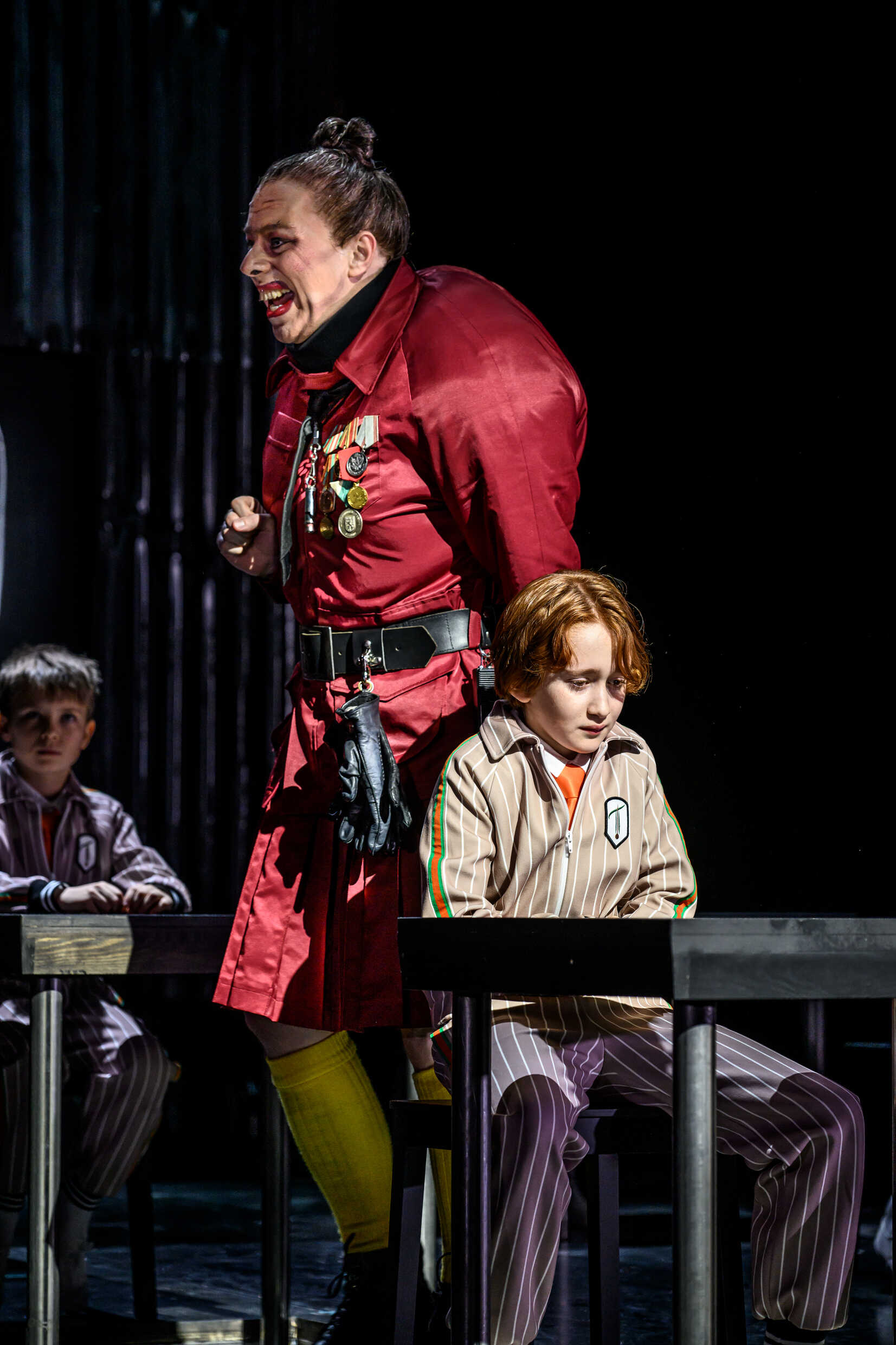 Robert Fux och Einar Alvarado Lönberg i Matilda The Musical,  premiär 1 december på Stora scenen, Kulturhuset Stadsteatern.