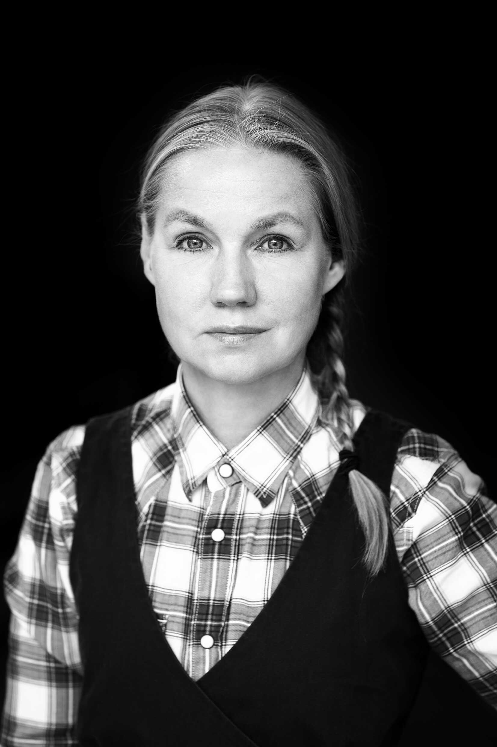 Porträttfoto på skådespelaren Tova Magnusson. 