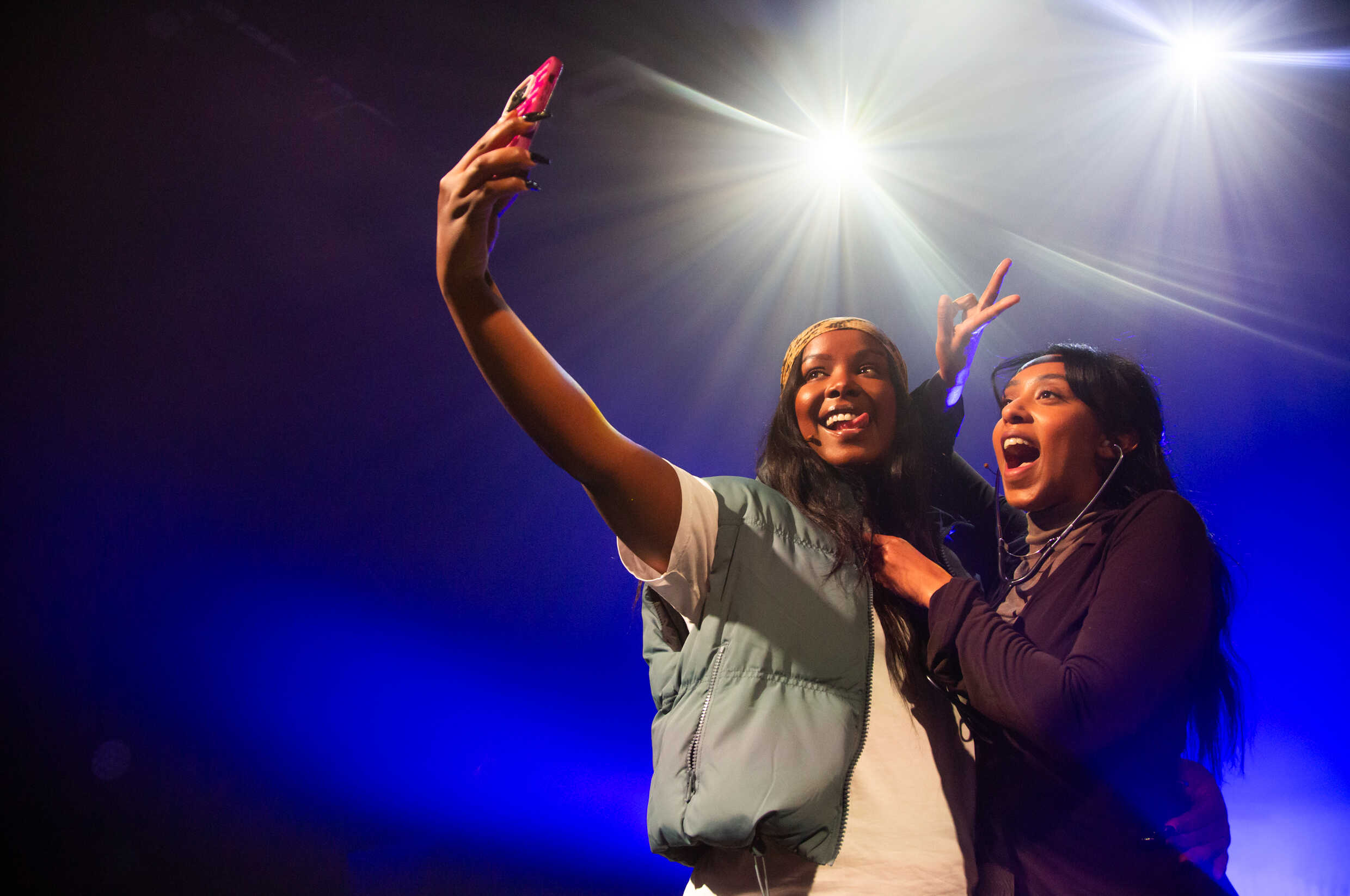 Helmon Solomon och Imenella Mohamed i A. Urpremiär 7 september på Kulturhuset Stadsteatern Husby.