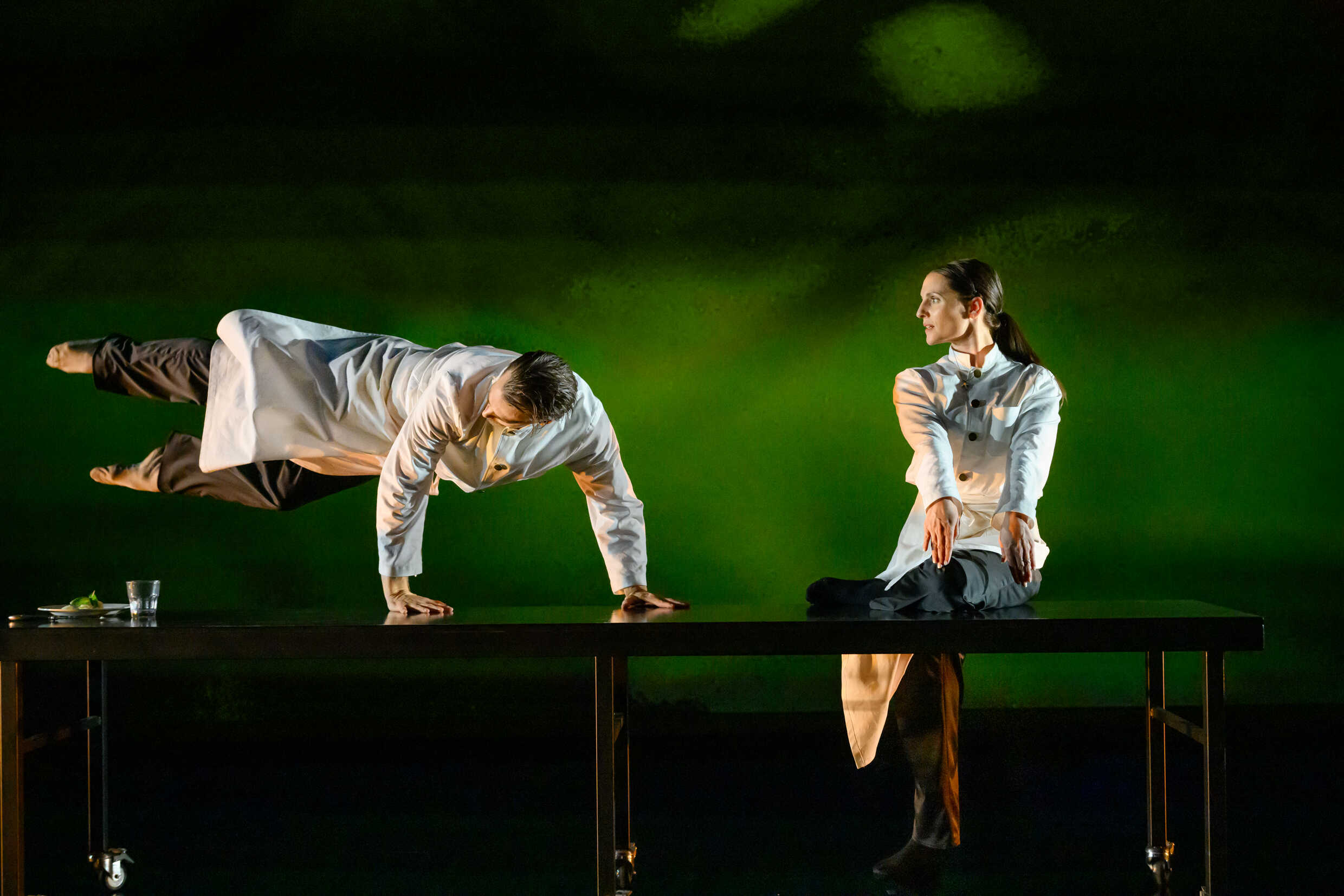 Daniel Koivunen och Sophie Augot i Jean & Julie. Urpremiär 4 oktober på Klarascenen, Kulturhuset Stadsteatern.