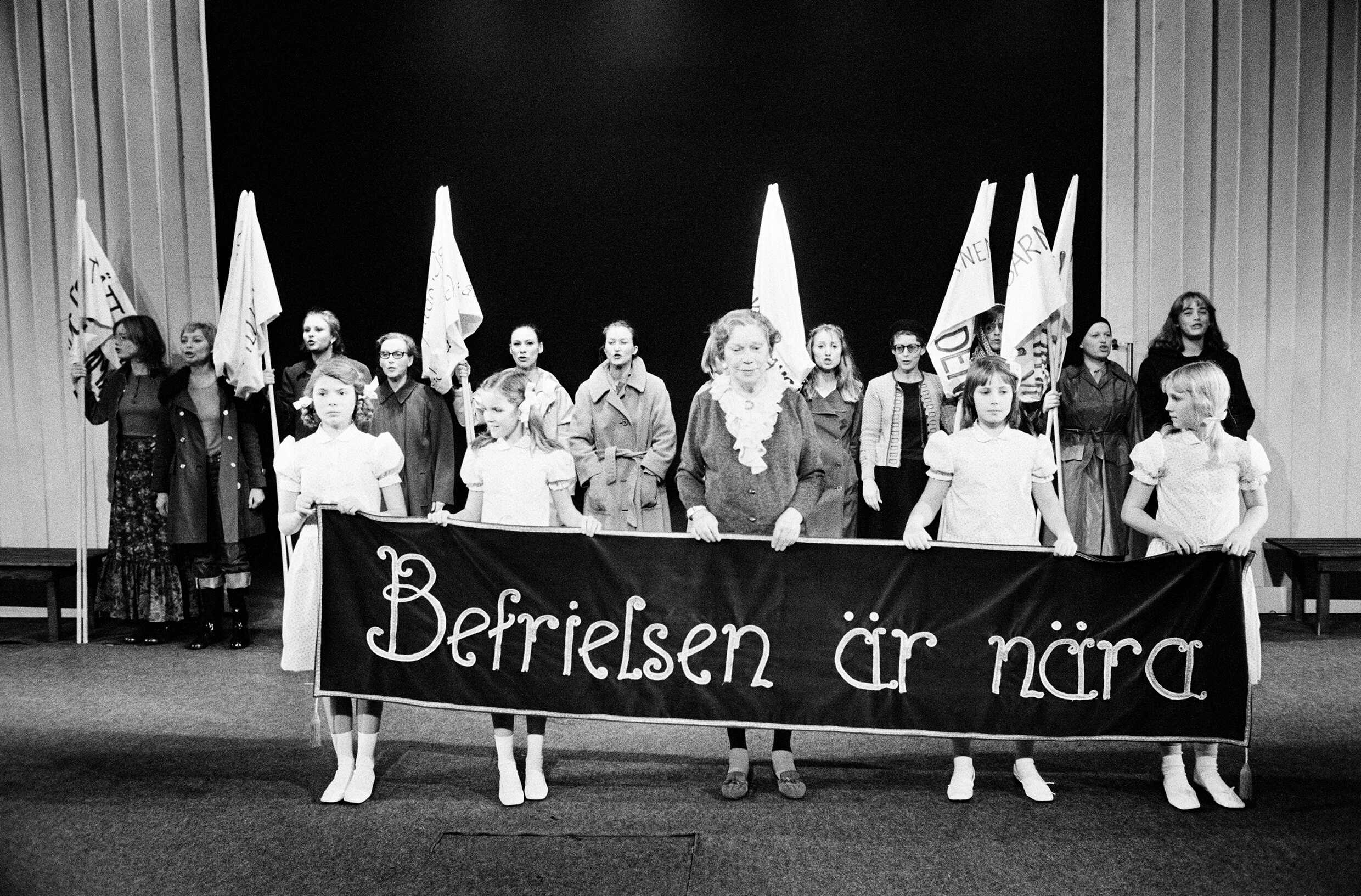 Jösses flickor, befrielsen är nära 1974. Av Margareta Garpe och Suzanne Osten, regi Suzanne Osten.