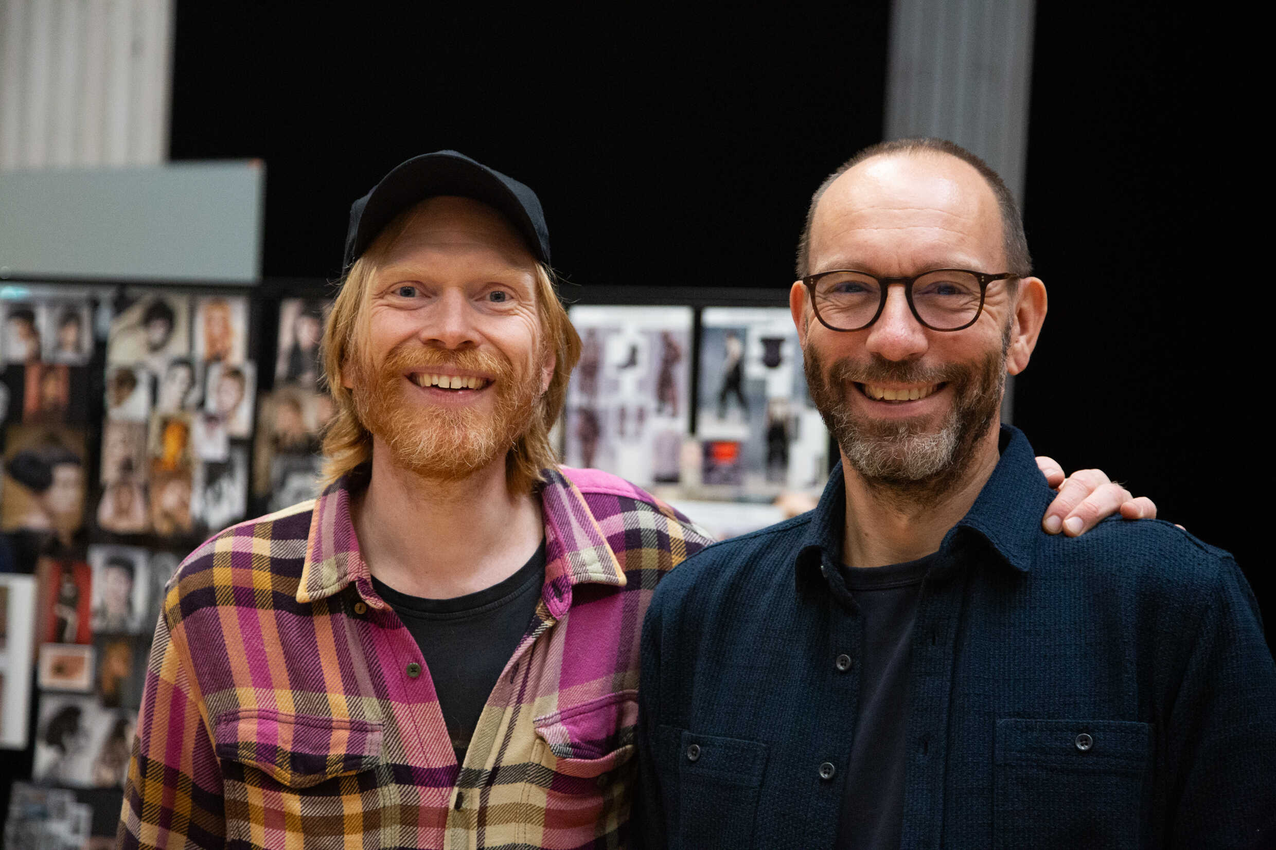 Jörgen Thorsson och  regissör Alexander Mørk-Eidem i Den långa flykten. Bild från kollationeringen.