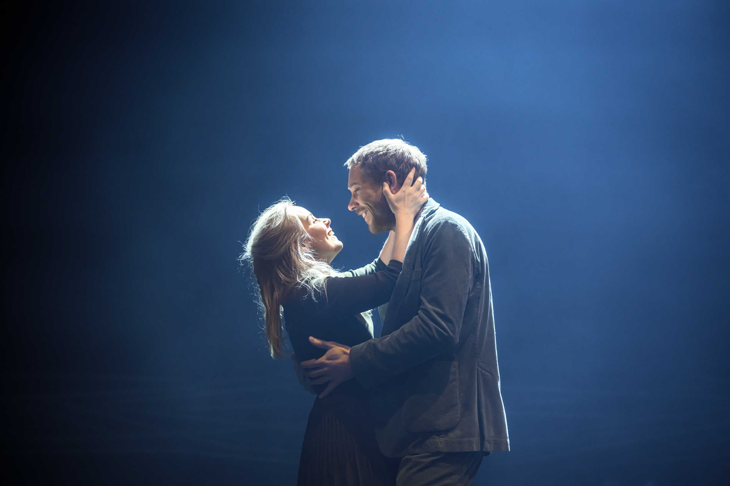 Helena af Sandeberg och Linus Troedsson i Konstellationer. Premiär 1 december på Klarascenen, Kulturhuset Stadsteatern.