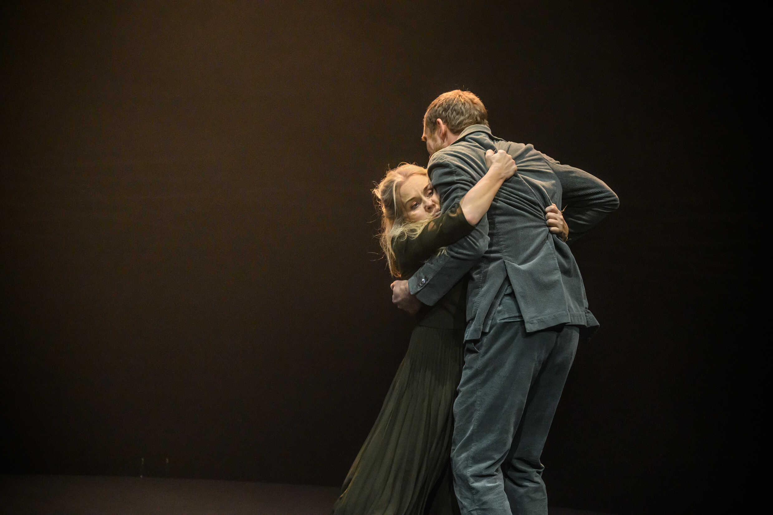 Helena af Sandeberg och Linus Troedsson i Konstellationer. Premiär 1 december på Klarascenen, Kulturhuset Stadsteatern.