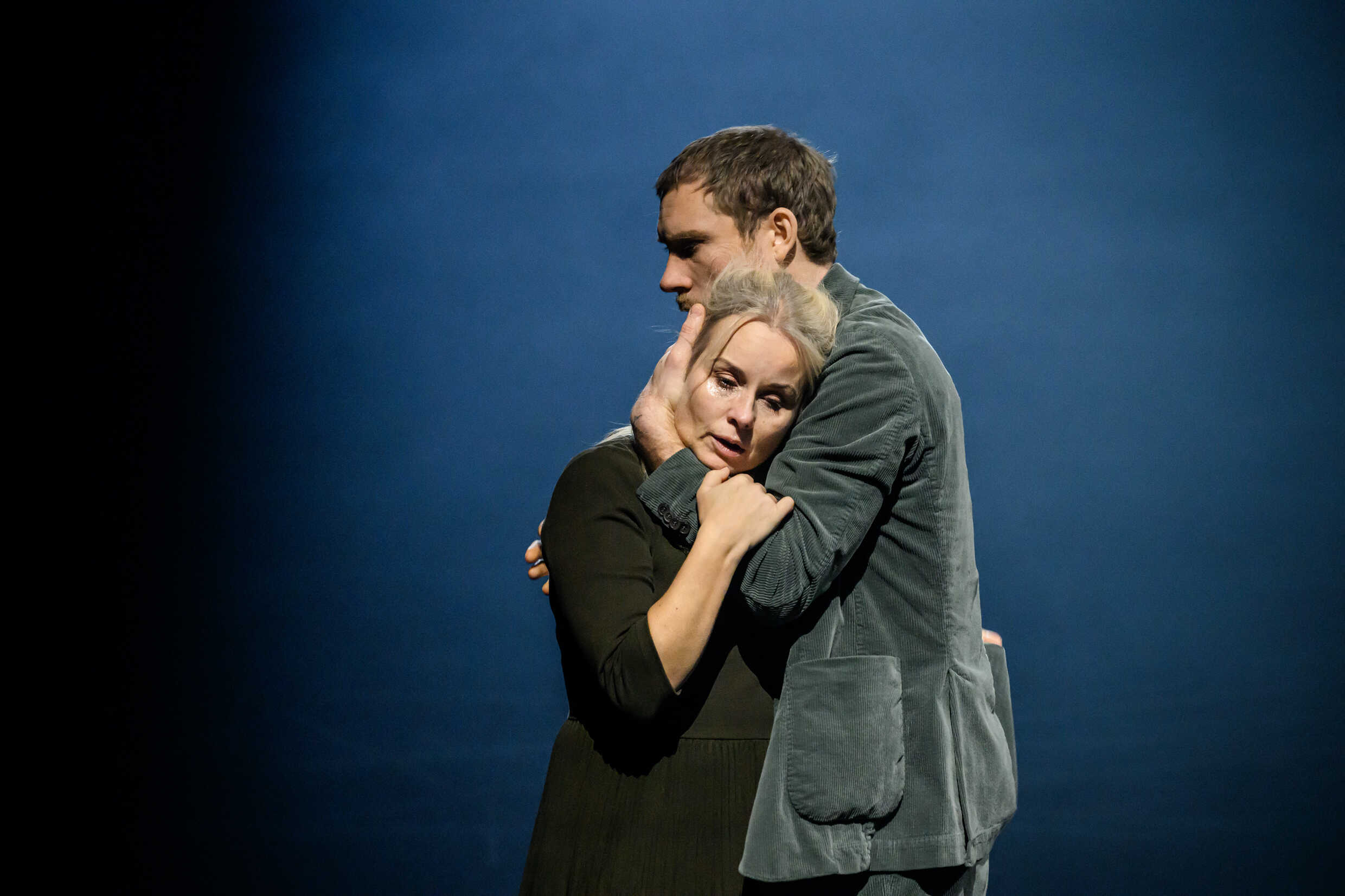 Helena af Sandeberg och Linus Troedsson i Konstellationer. Premiär 1 december på Klarascenen, Kulturhuset Stadsteatern.