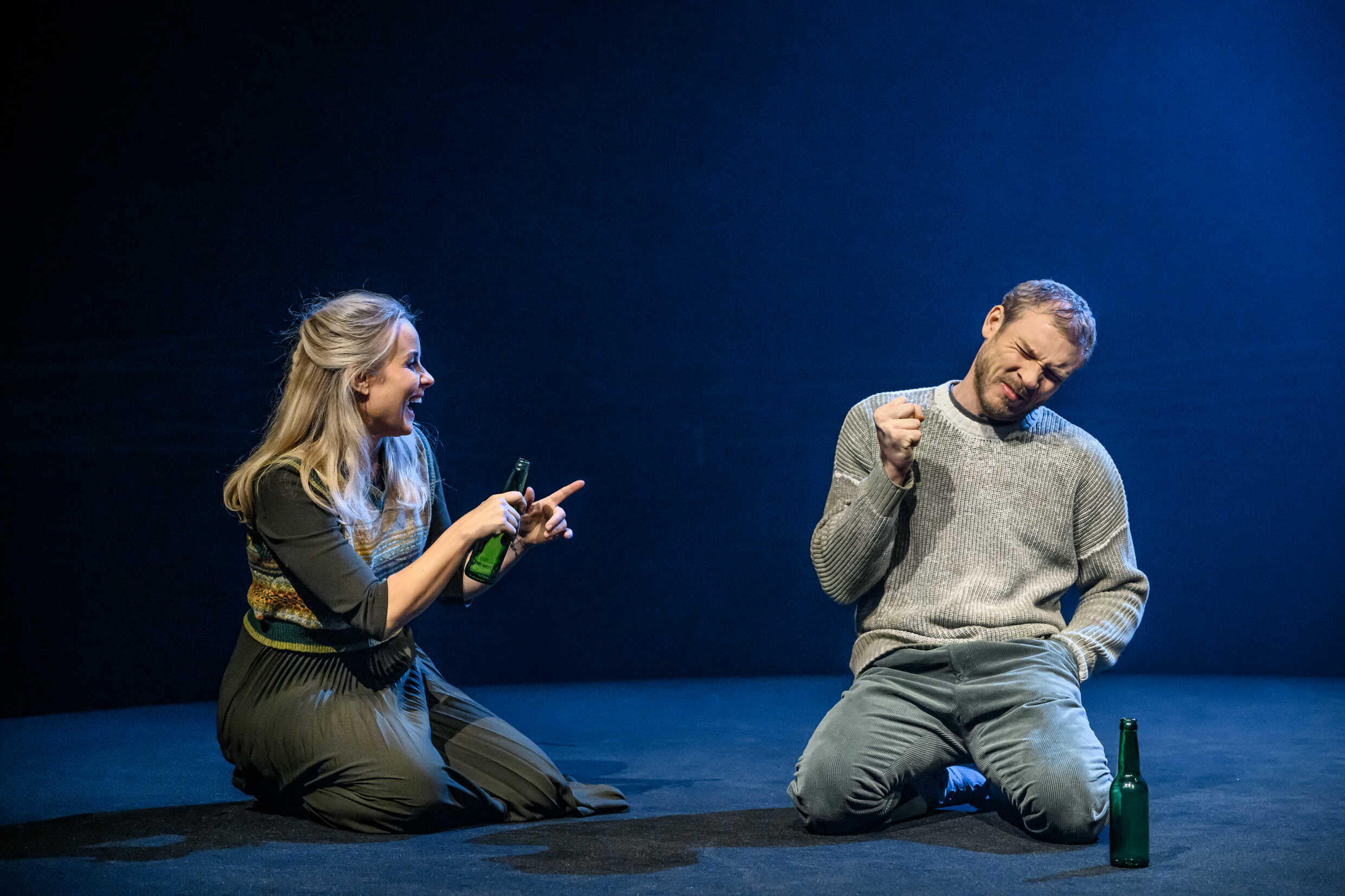 Helena af Sandeberg och Linus Troedsson i Konstellationer. Premiär 1 december på Klarascenen, Kulturhuset Stadsteatern.