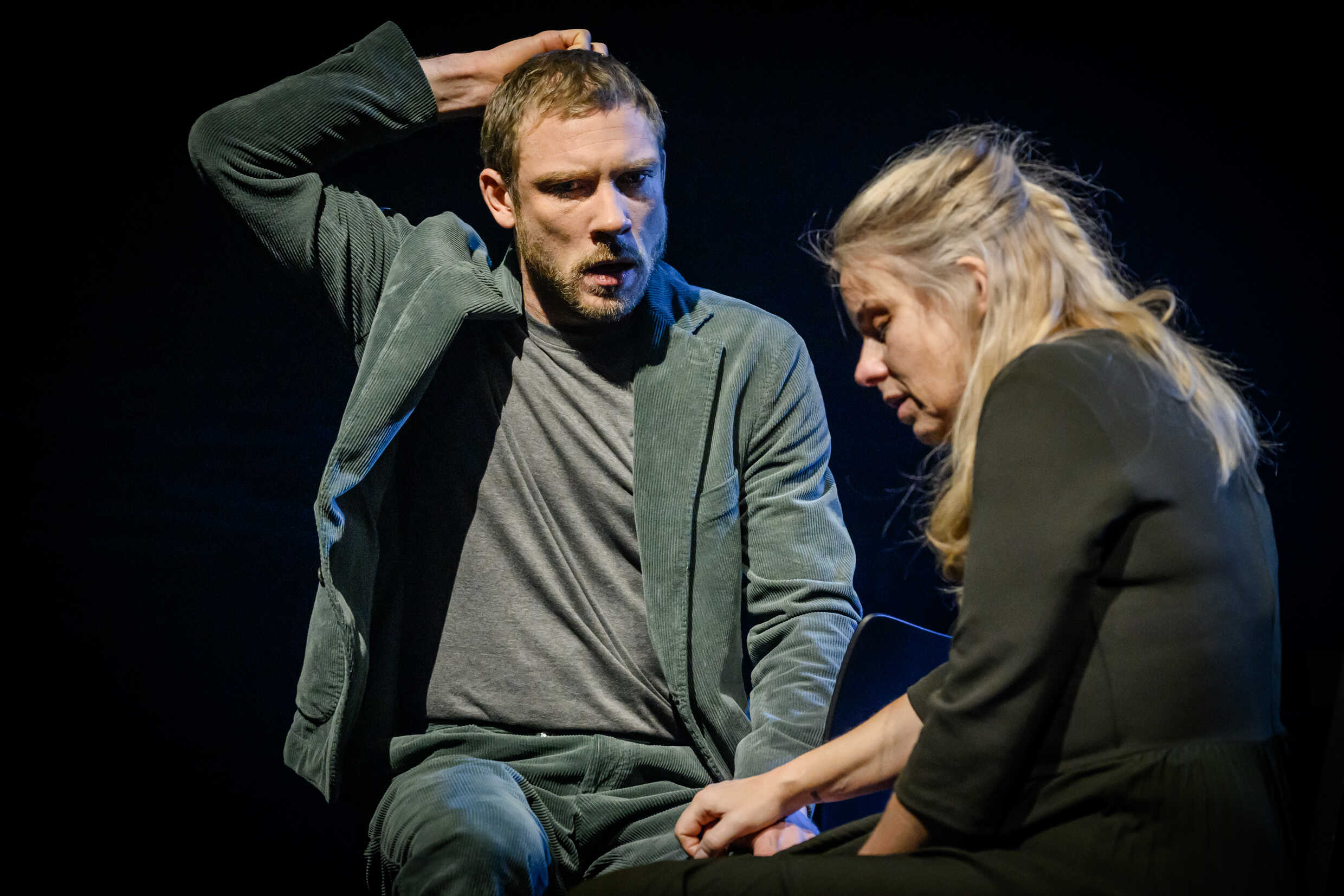 Linus Troedsson och Helena af Sandeberg i Konstellationer. Premiär 1 december på Klarascenen, Kulturhuset Stadsteatern.