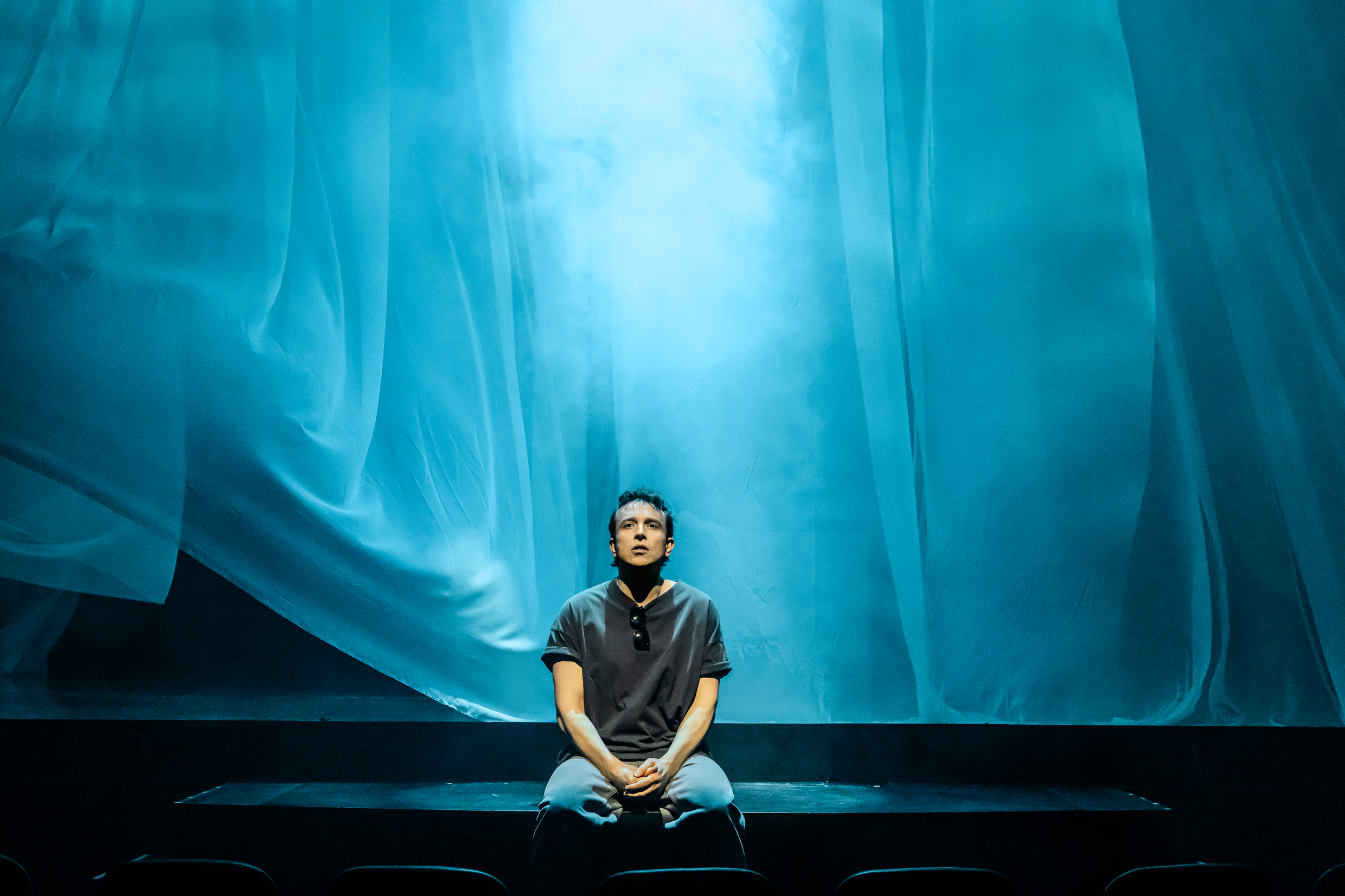 Hampus Hallberg i Pensionat Oskar. Premiär 25 april på Stora scenen, Kulturhuset Stadsteatern.