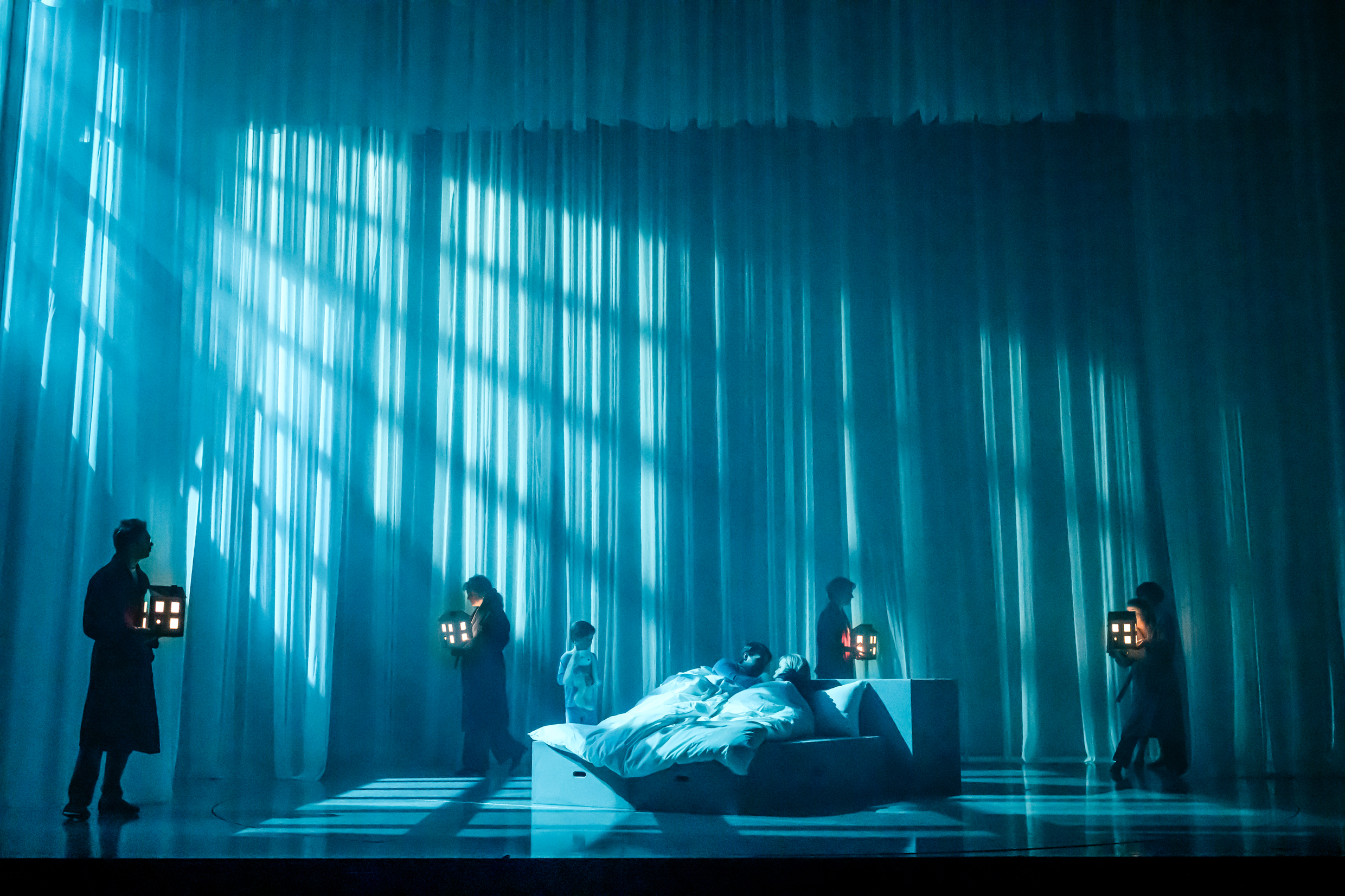 Delar av ensemblen i Pensionat Oskar. Premiär 25 april på Stora scenen, Kulturhuset Stadsteatern.