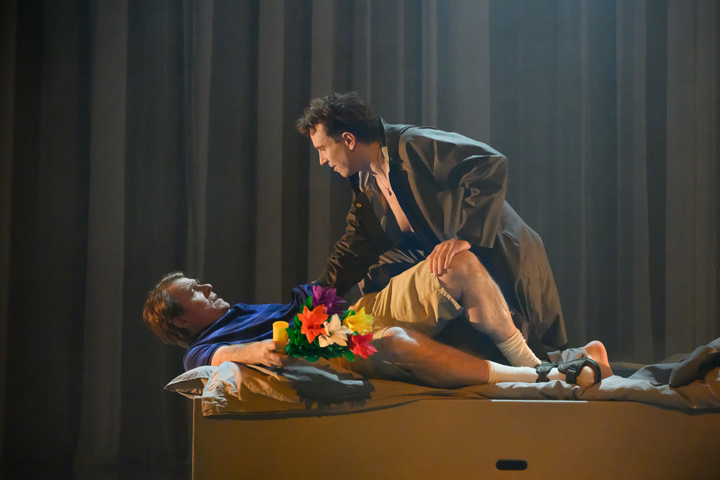 Henrik Norlén och Hampus Hallberg i Pensionat Oskar. Premiär 25 april på Stora scenen, Kulturhuset Stadsteatern.