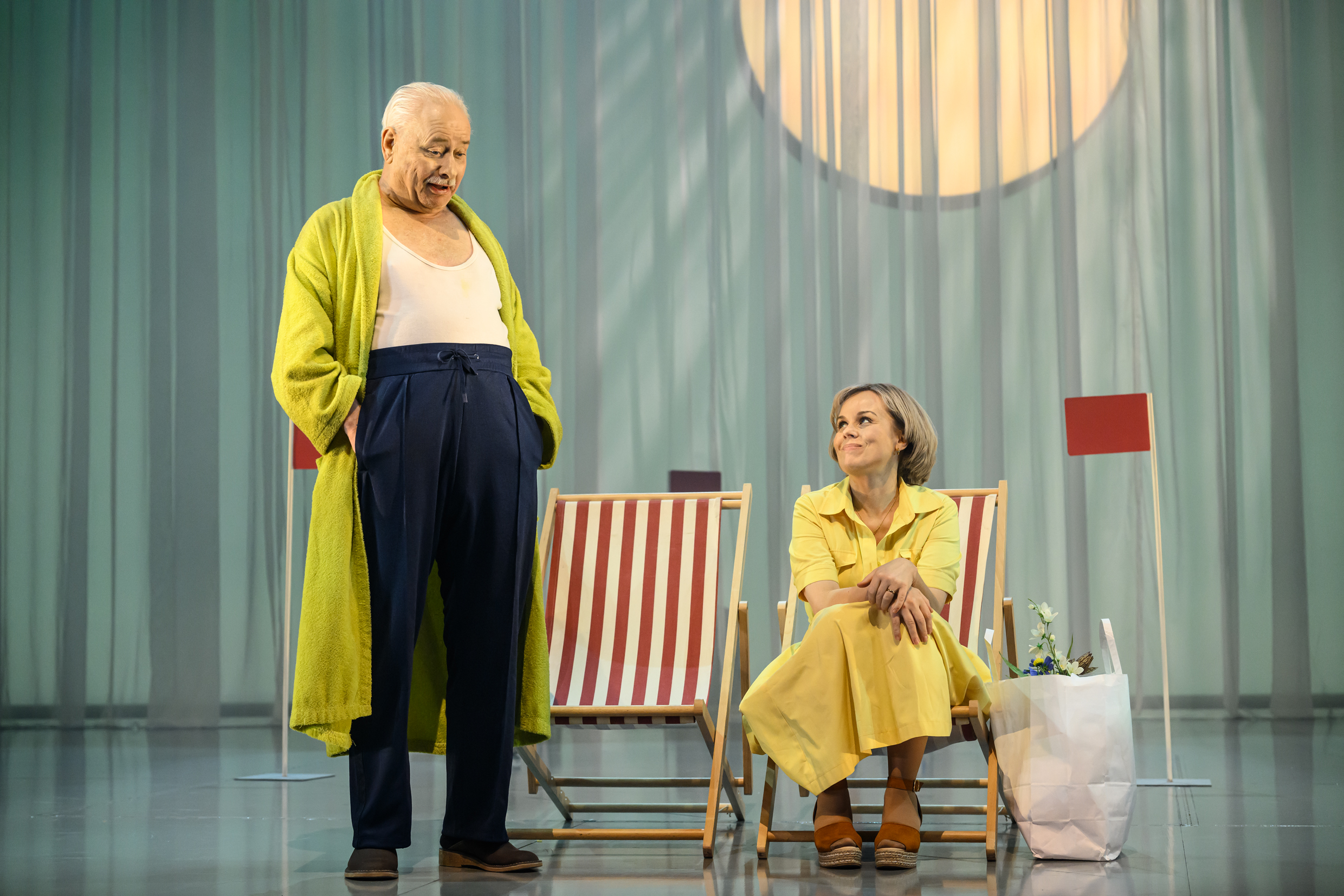 Per Sandberg och Helena af Sandeberg i Pensionat Oskar. Premiär 25 april på Stora scenen, Kulturhuset Stadsteatern.