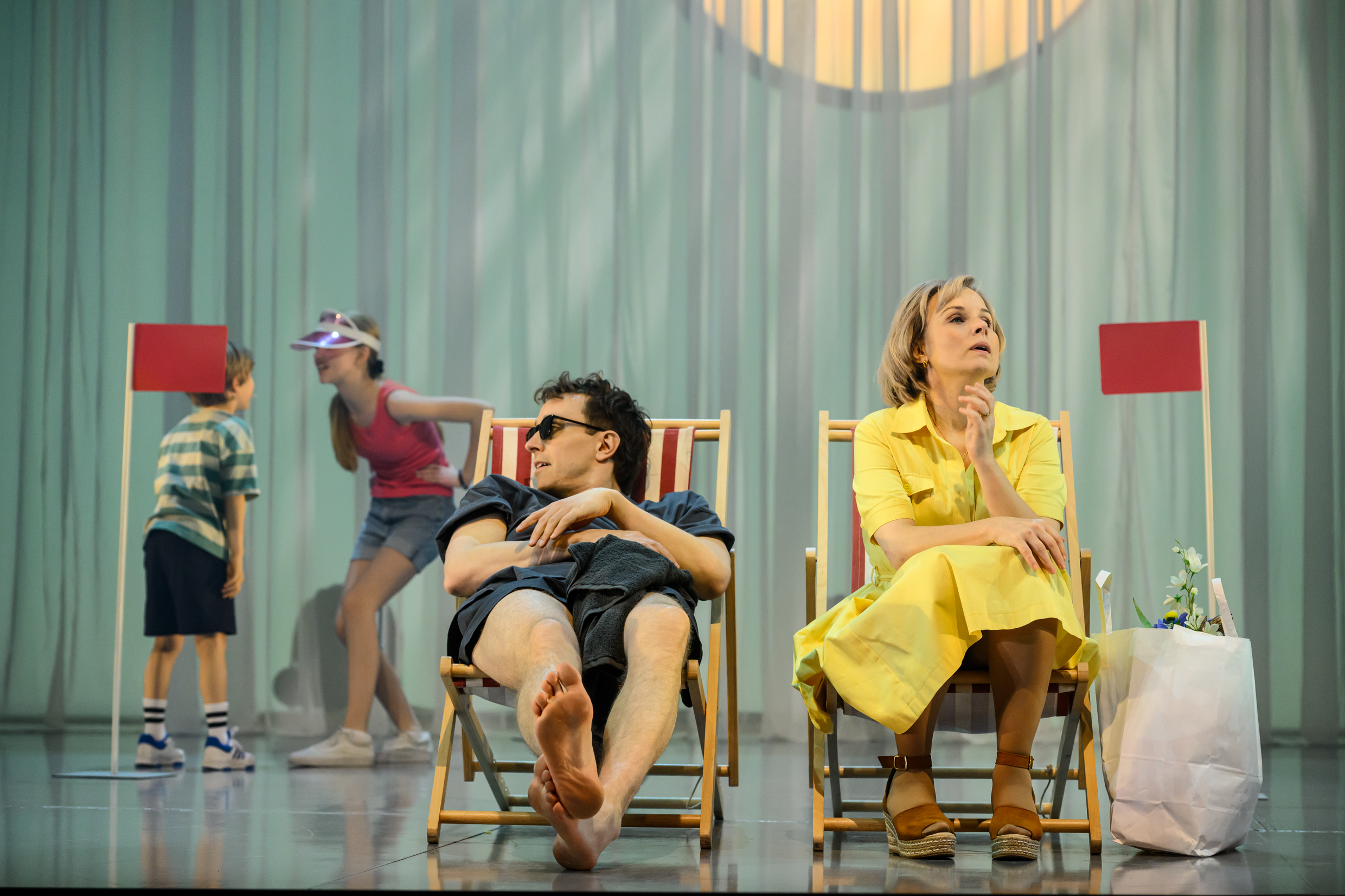 Ivar-Lo af Sandeberg, Lilly Lexfors, Hampus Hallberg och Helena af Sandeberg i Pensionat Oskar. Premiär 25 april på Stora scenen, Kulturhuset Stadsteatern.