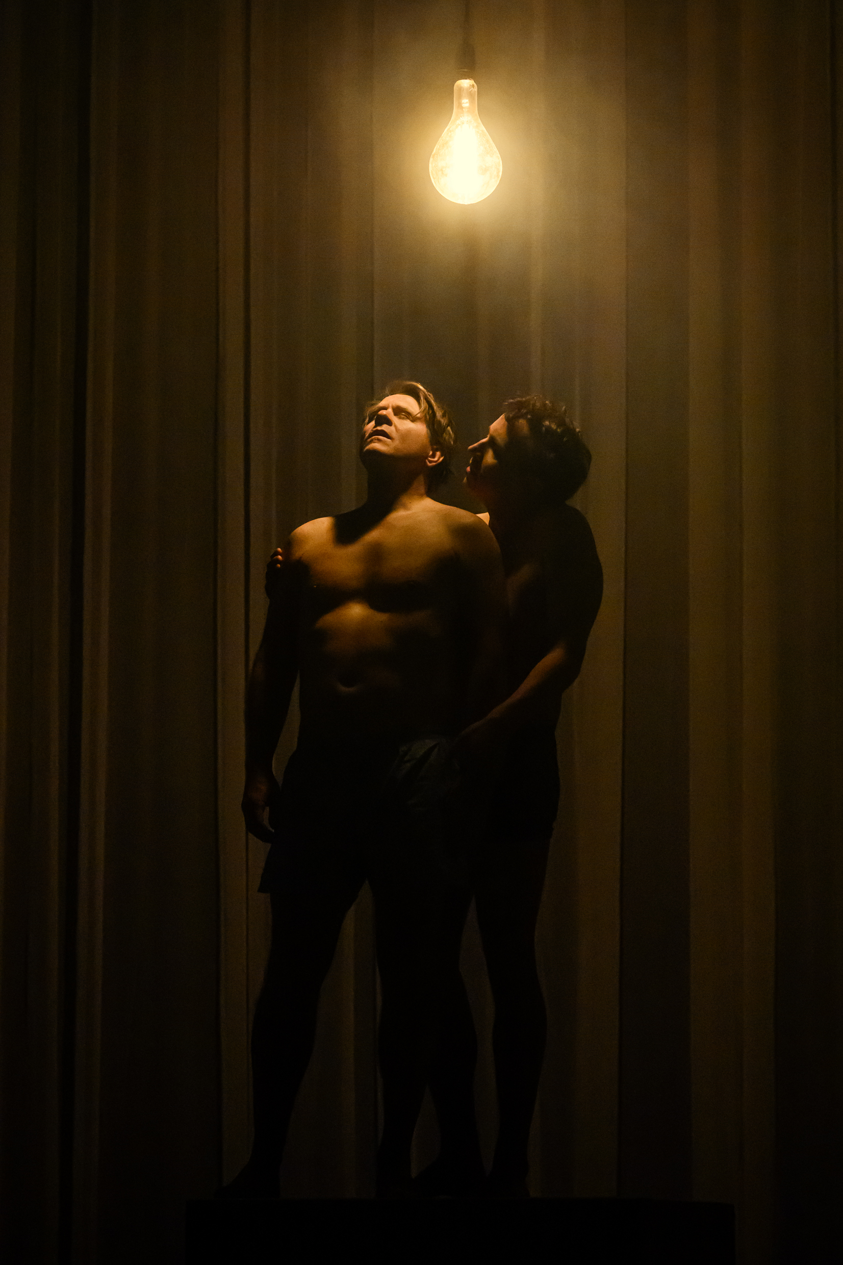 Henrik Norlén och Hampus Hallberg i Pensionat Oskar. Premiär 25 april på Stora scenen, Kulturhuset Stadsteatern.