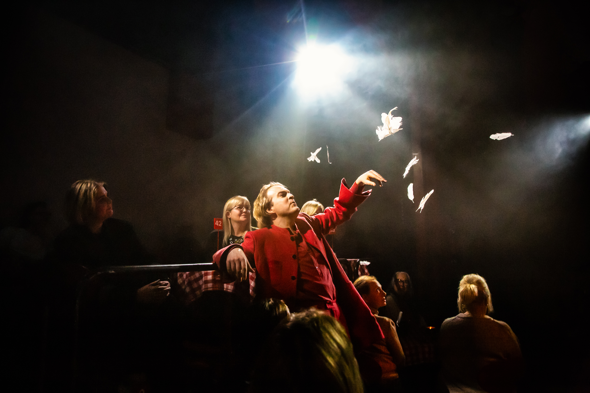 Andreas T Olsson i Dantes gudomliga komedi. Urpremiär den 29 april 2025 på Soppteatern Kulturhuset Stadsteatern.