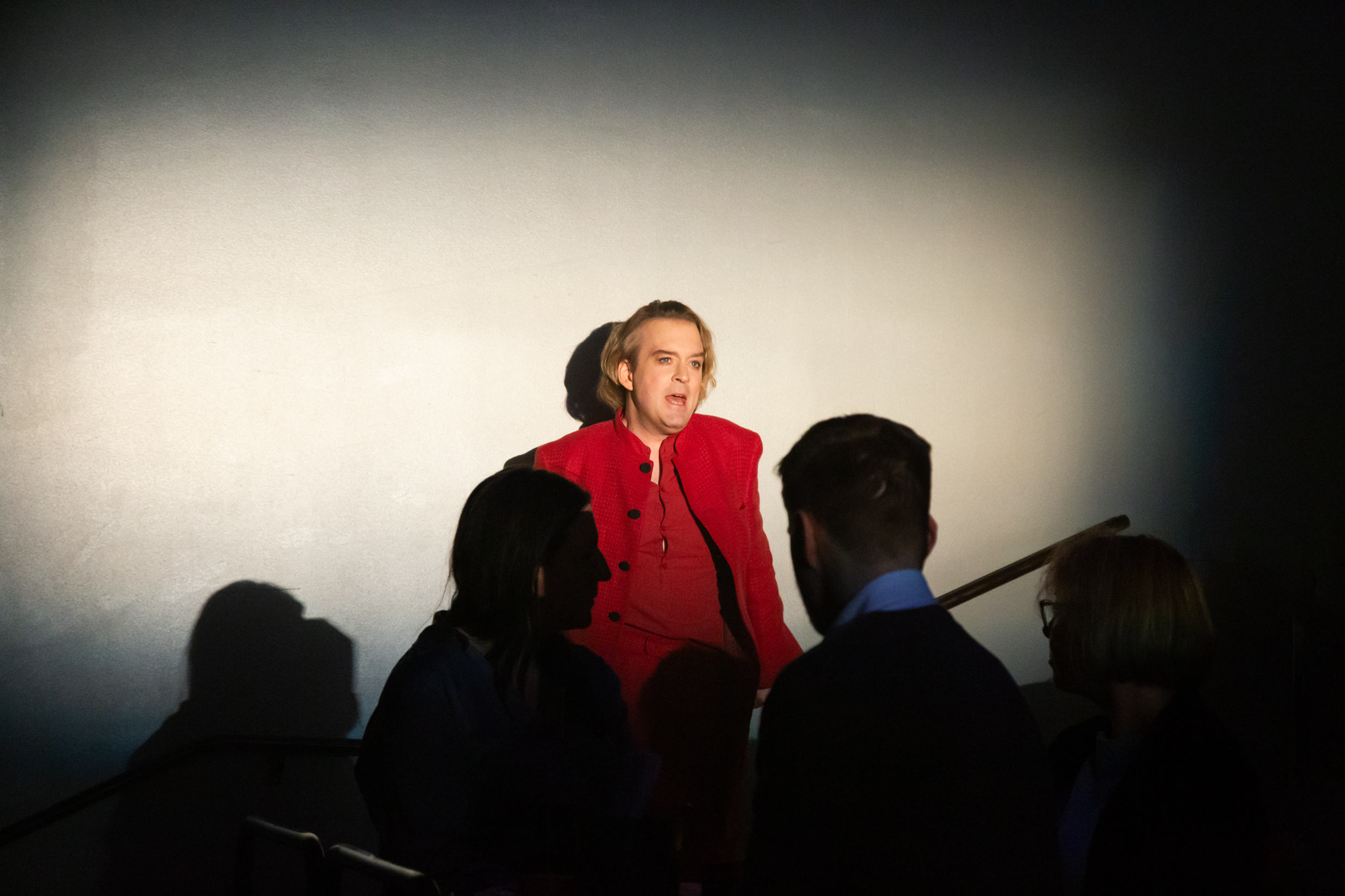 Andreas T Olsson i Dantes gudomliga komedi. Urpremiär den 29 april 2025 på Soppteatern Kulturhuset Stadsteatern.