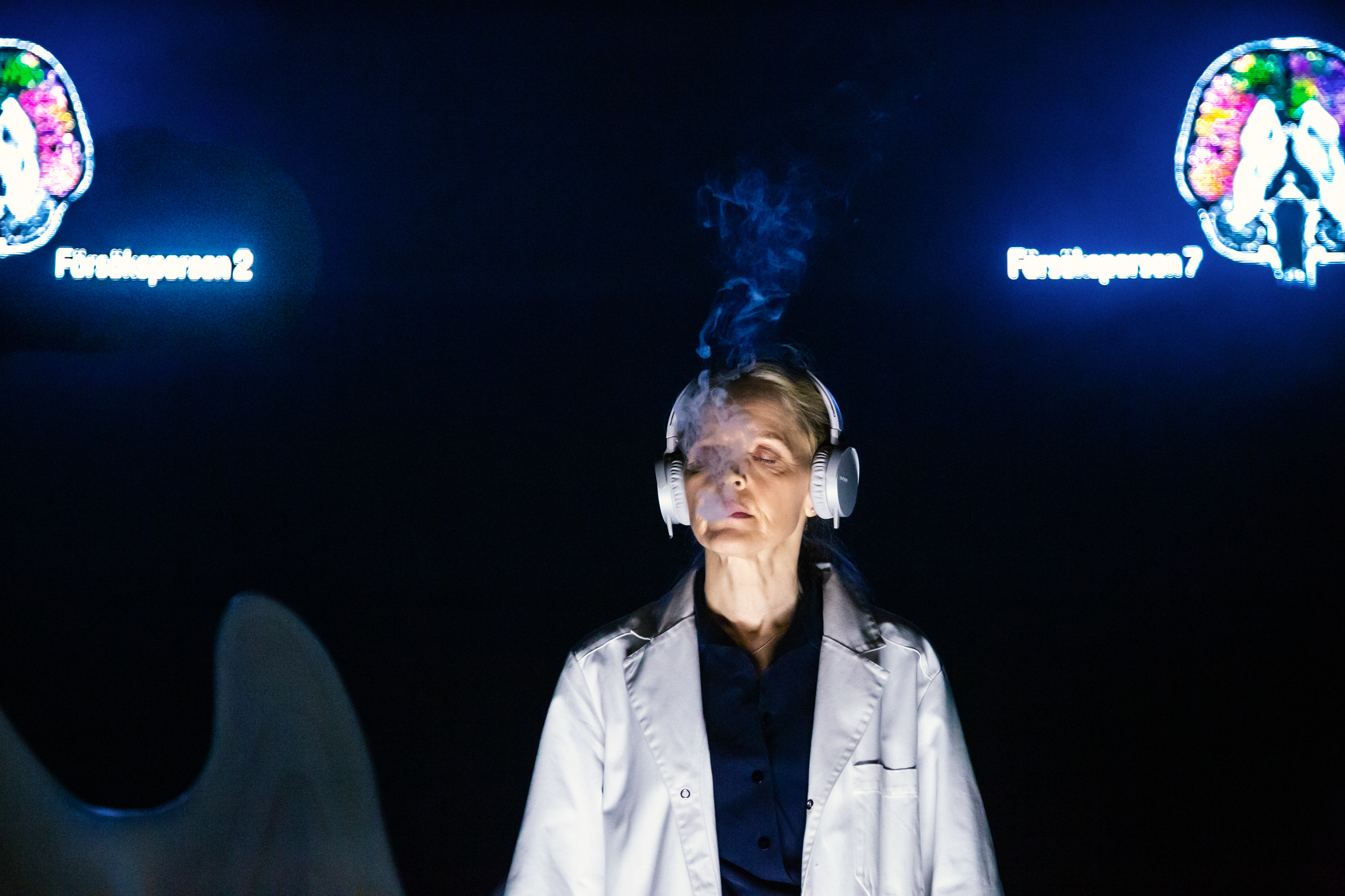 Ann-Sofie Rase i Effekten. Premiär 11 april 2025 på Lilla scenen, Kulturhuset Stadsteatern.