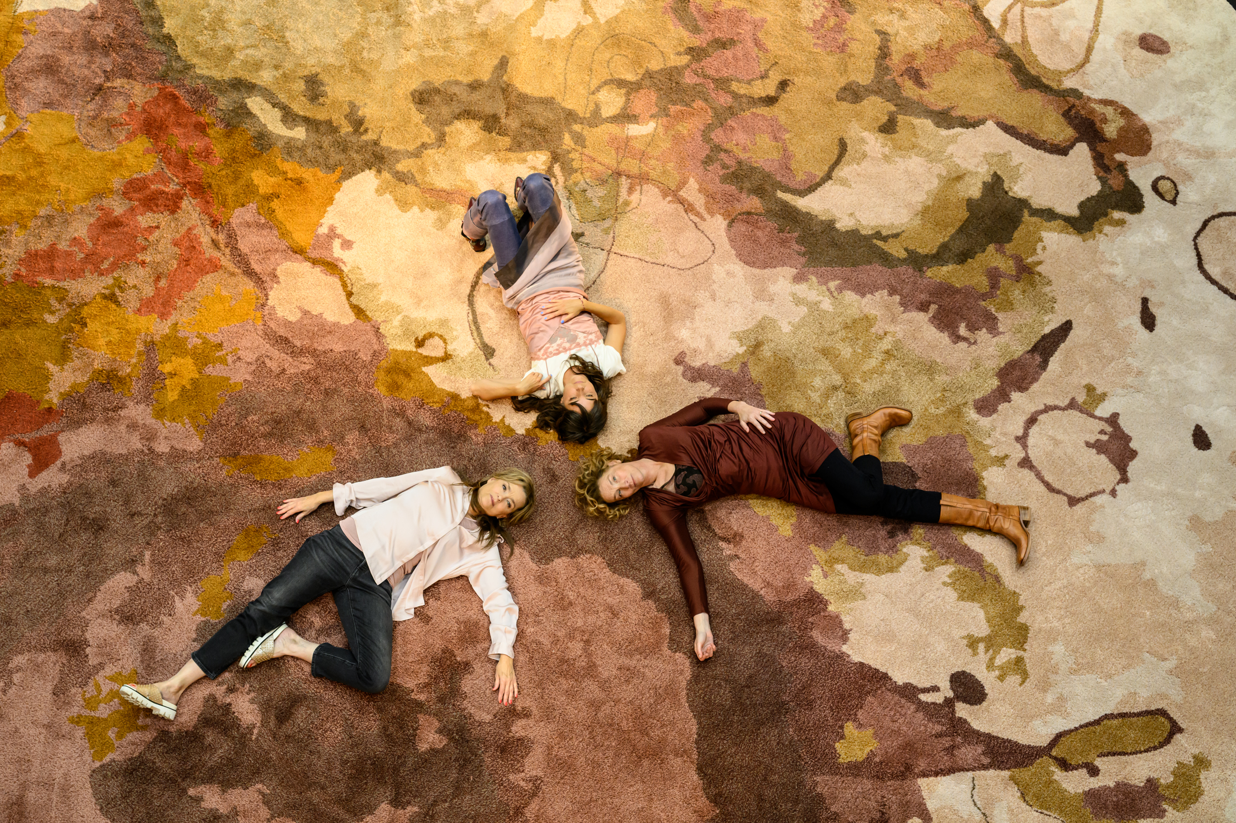 Ensemblen i I vårt ställe, Sverigepremiär 28 augusti på Klarascenen, Kulturhuset Stadsteatern.