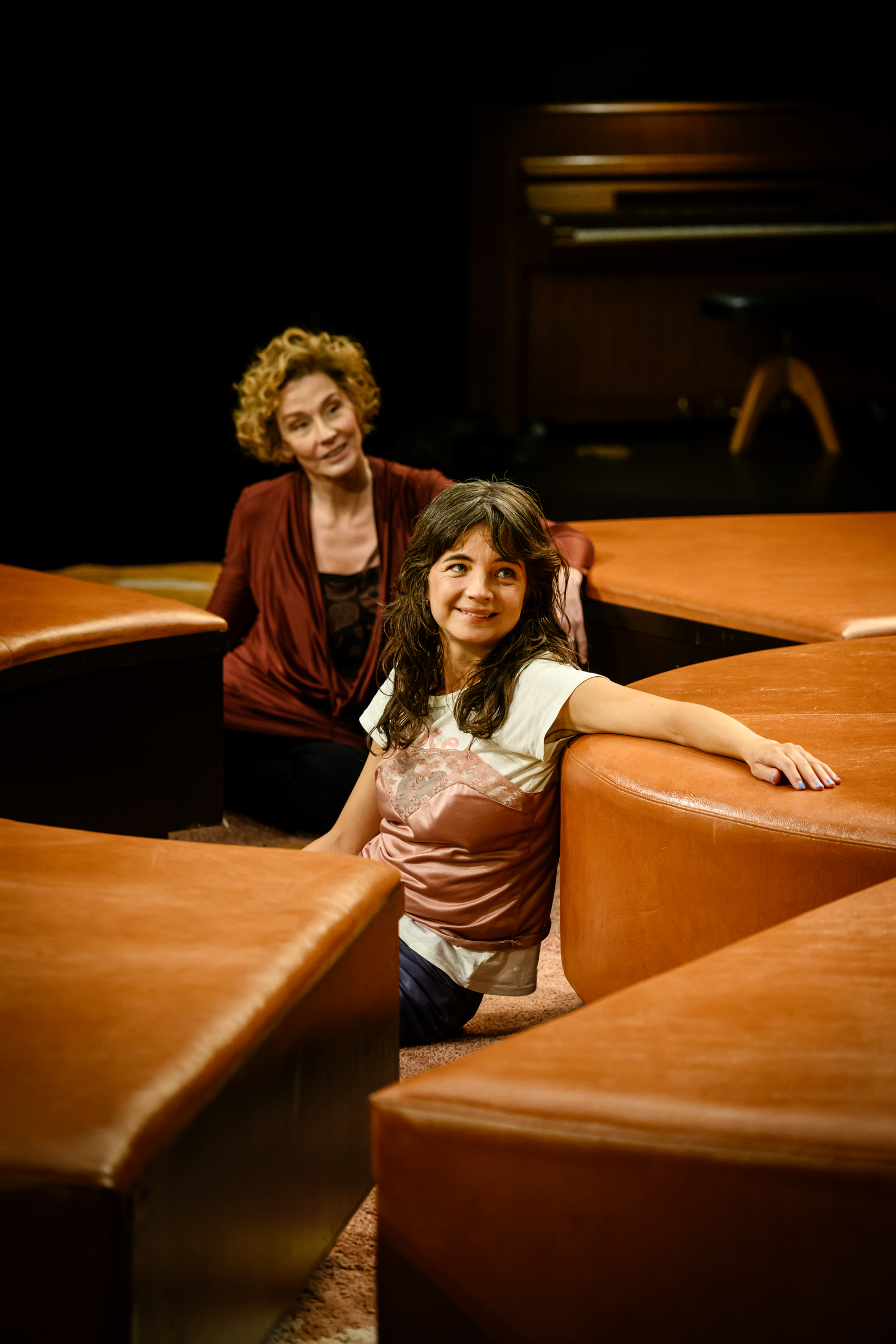 Elisabet Carlsson och Louise Peterhoff i I vårt ställe, Sverigepremiär 28 augusti på Klarascenen, Kulturhuset Stadsteatern.