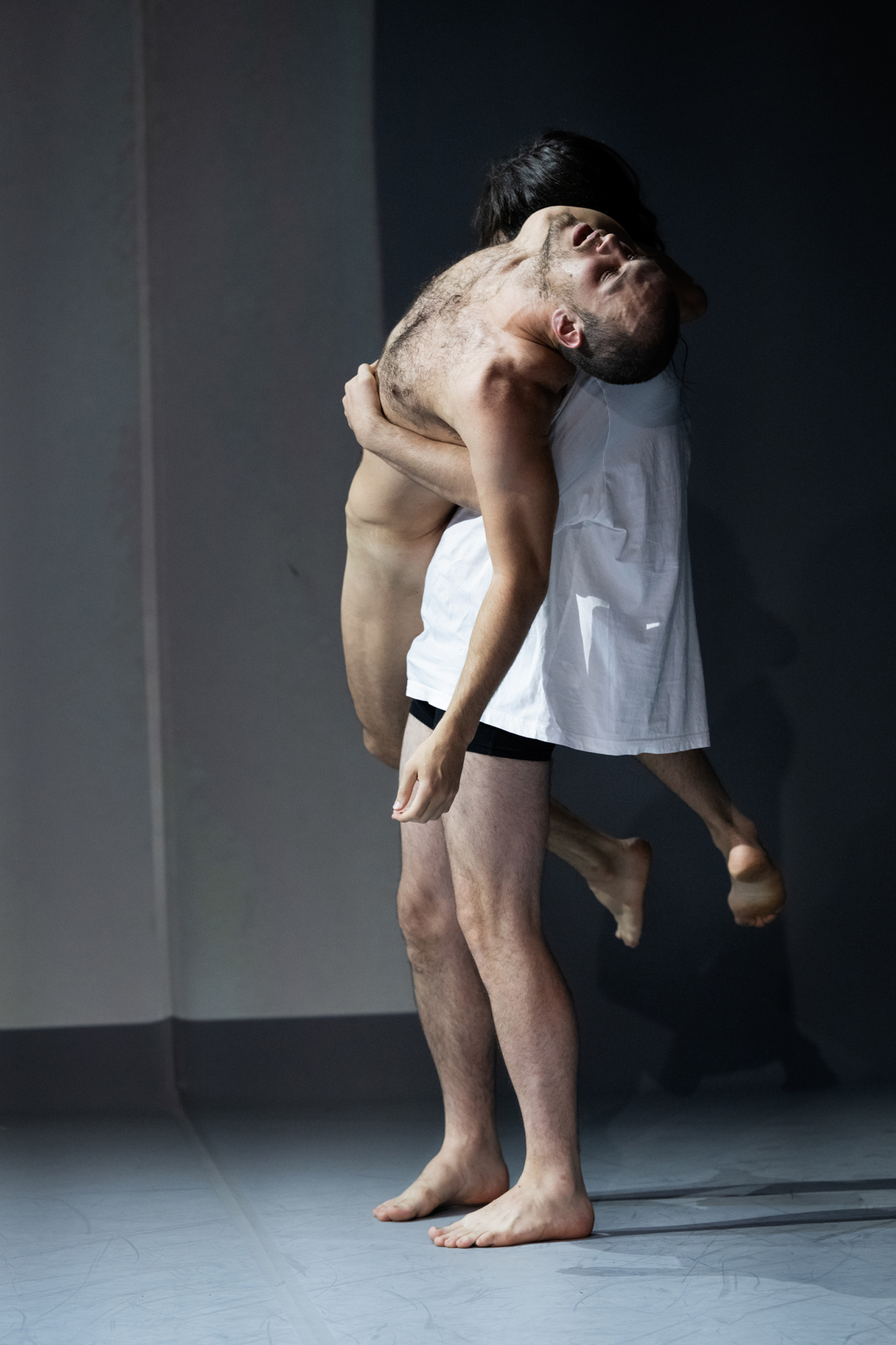 Noam Segal och Antoine Weil i Exposure. Nypremiär 13 april 2026 på Klarascenen, Kulturhuset Stadsteatern.