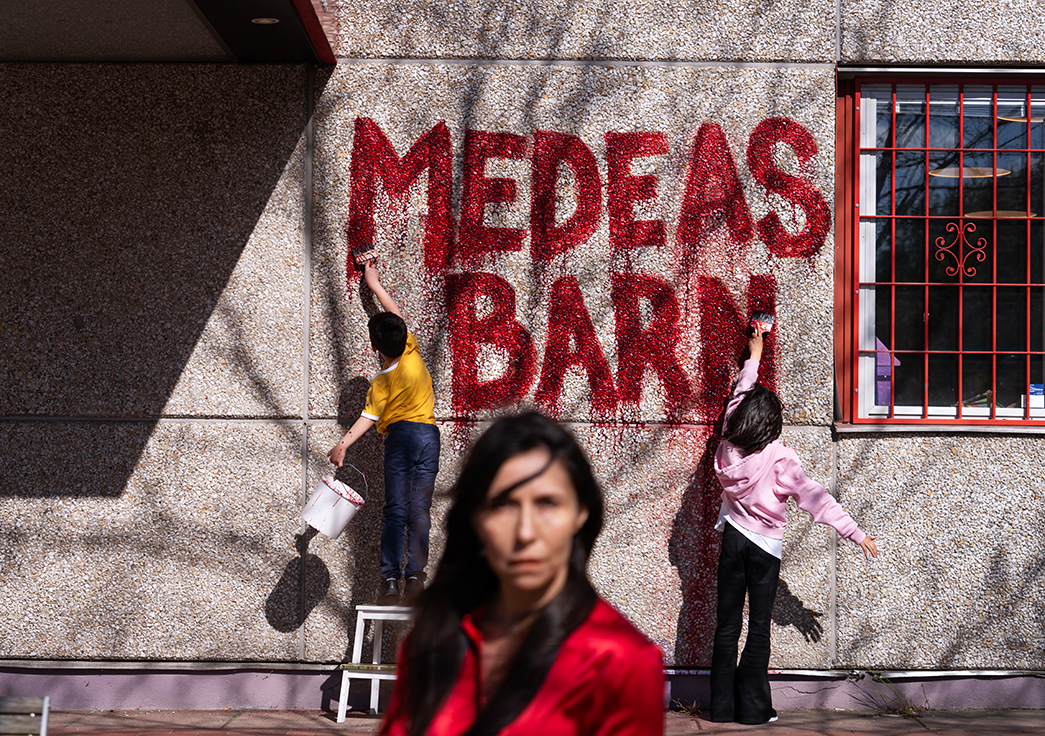 Sandra Medina i Medeas barn. Premiär den 27 september 2025 på Kulturhuset Stadsteatern Skärholmen.