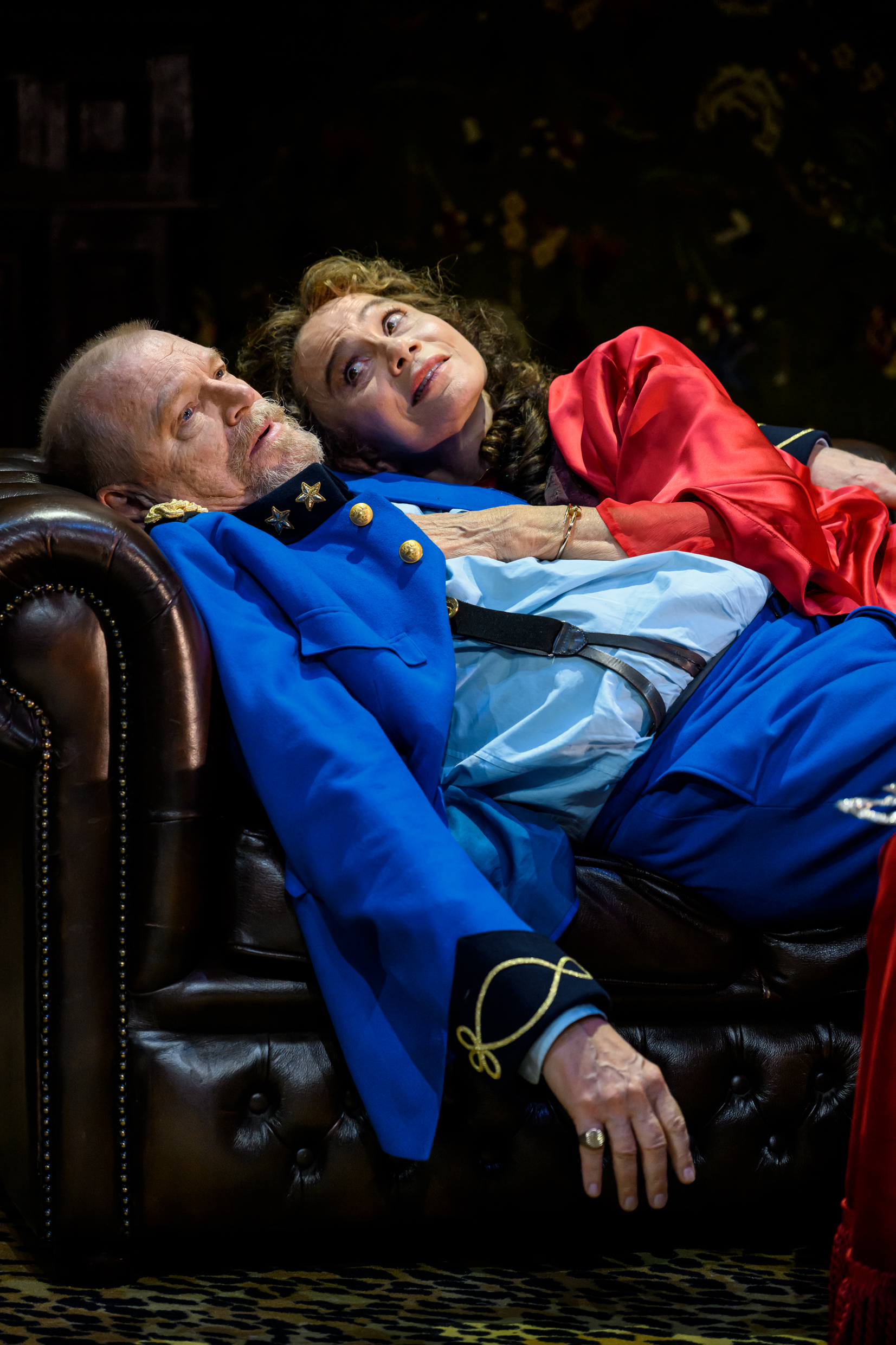 Peter Andersson och Lena Olin i Fadren. Premiär 10 oktober 2025 på Klarascenen, Kulturhuset Stadsteatern.