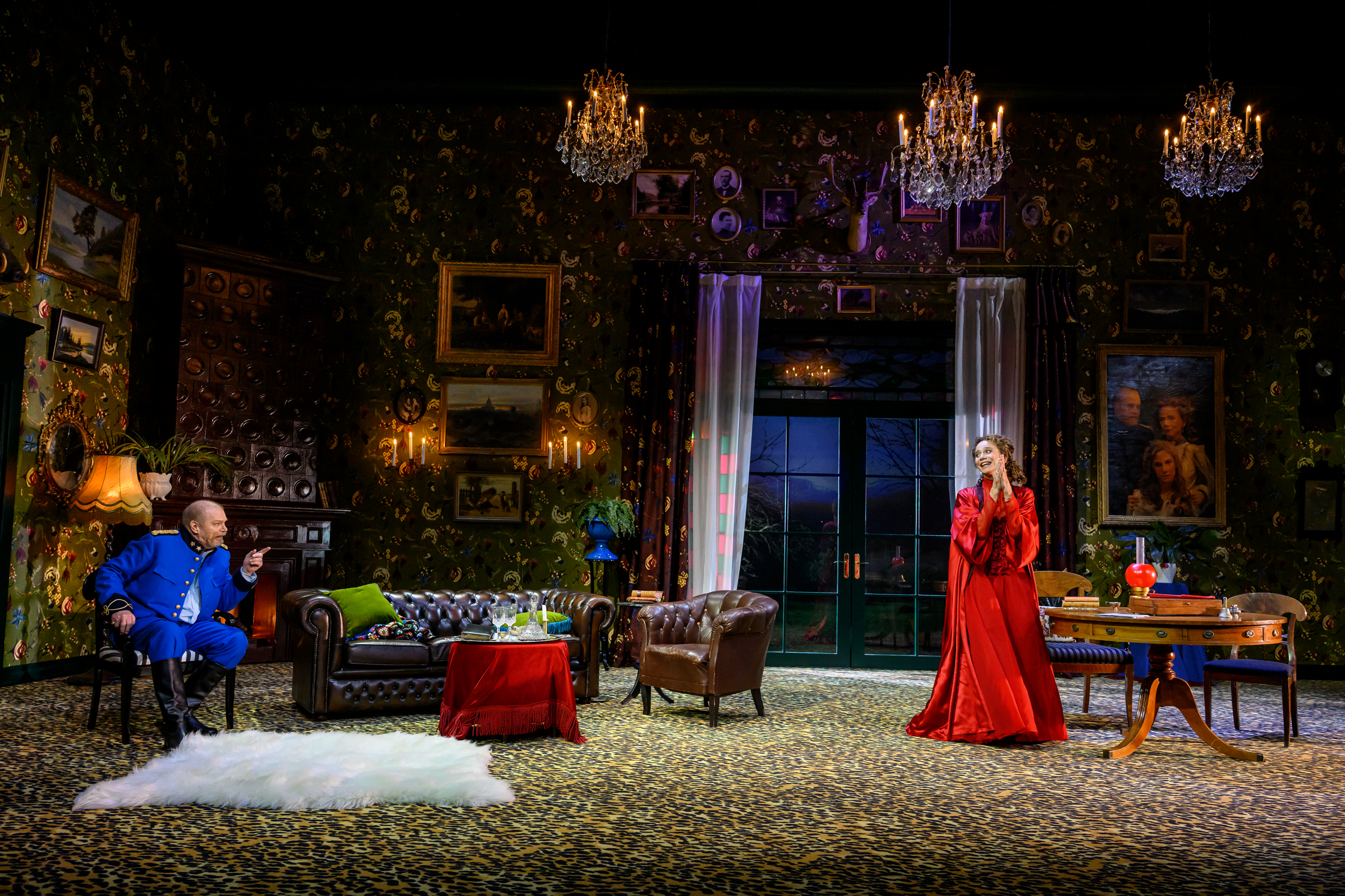 Peter Andersson och Lena Olin i Fadren. Premiär 10 oktober 2025 på Klarascenen, Kulturhuset Stadsteatern.