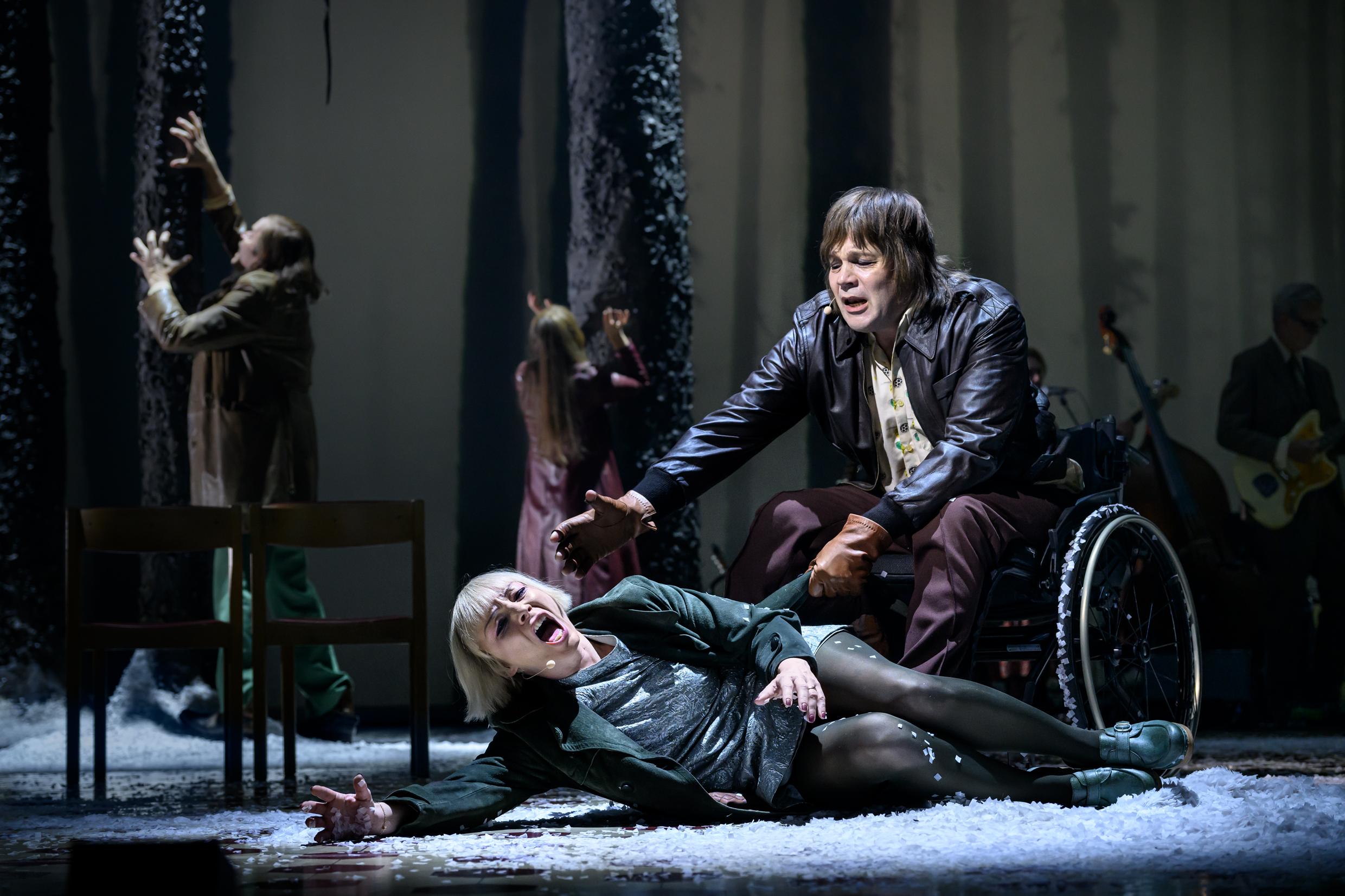 Sara Jangfeldt och Johannes Kuhnke i LeMarc - det som håller oss vid liv. Urpremiär 25 oktober 2025 på Stora scenen.