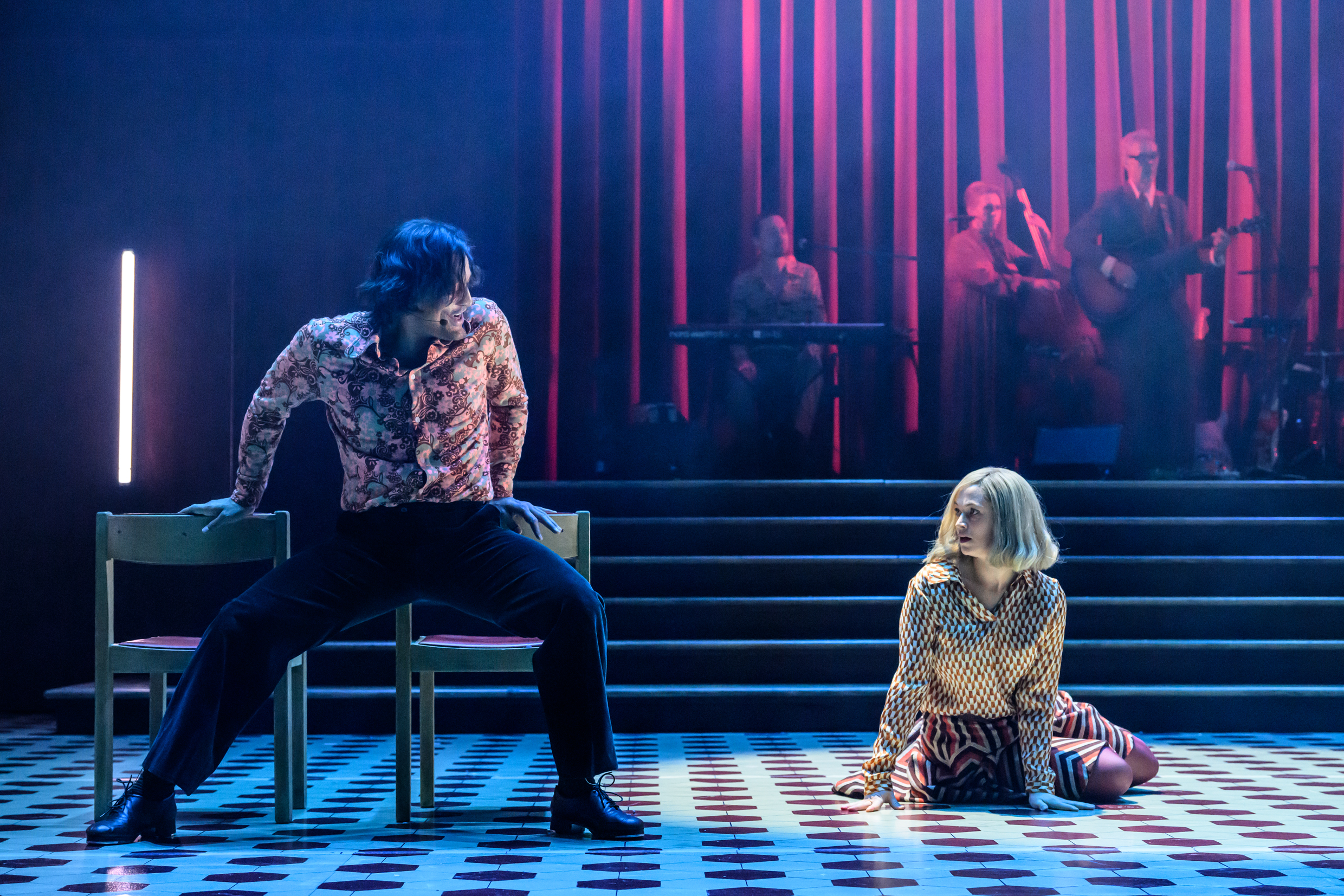 Rennie Mirro och Rita Hjelm i LeMarc - det som håller oss vid liv. Urpremiär 25 oktober 2025 på Stora scenen.