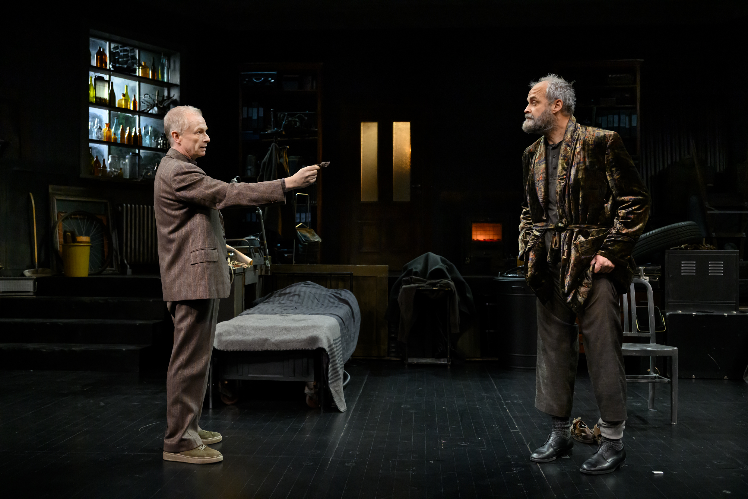 Johan Rheborg och Sven Ahlström i Harold Pinters Fastighetsskötaren, premiär 11 december 2026 på Klarascenen.