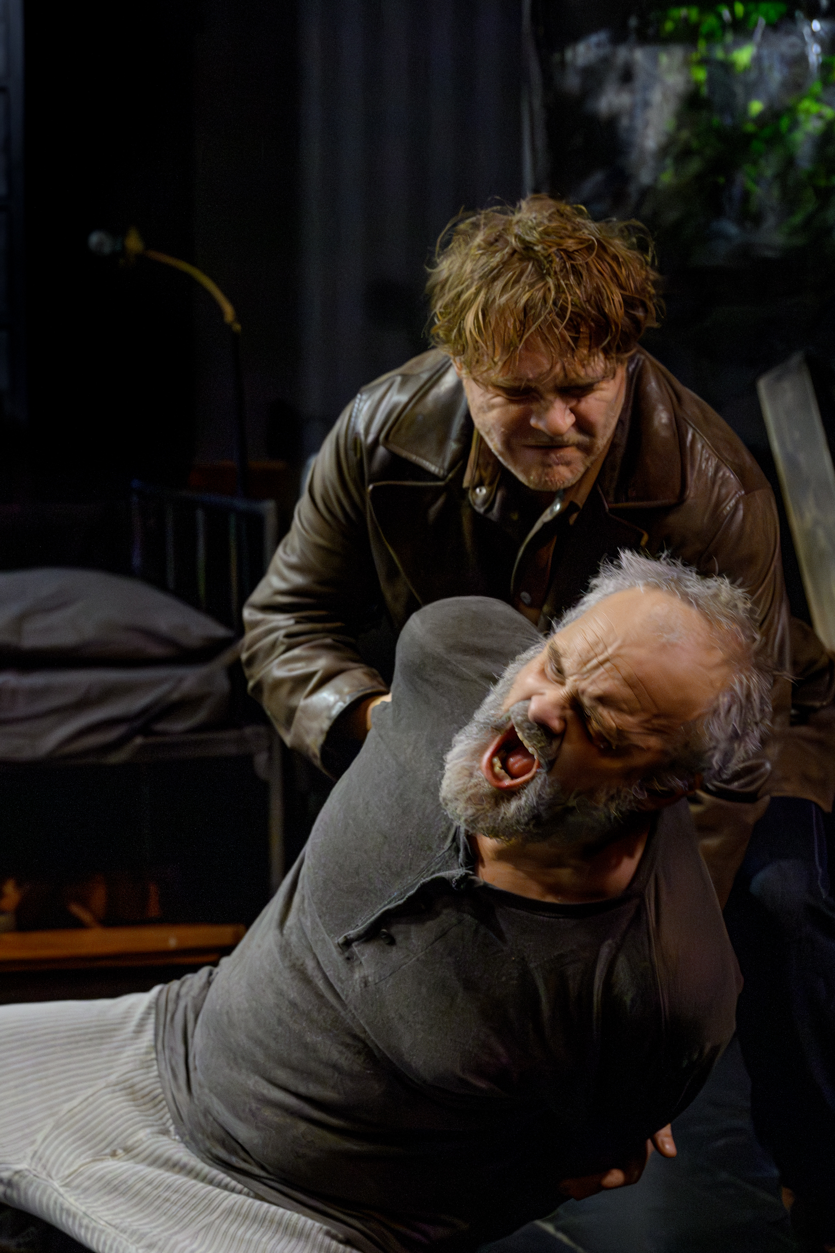 Johan Rheborg och Henrik Norlén i Harold Pinters Fastighetsskötaren, premiär 11 december 2026 på Klarascenen.