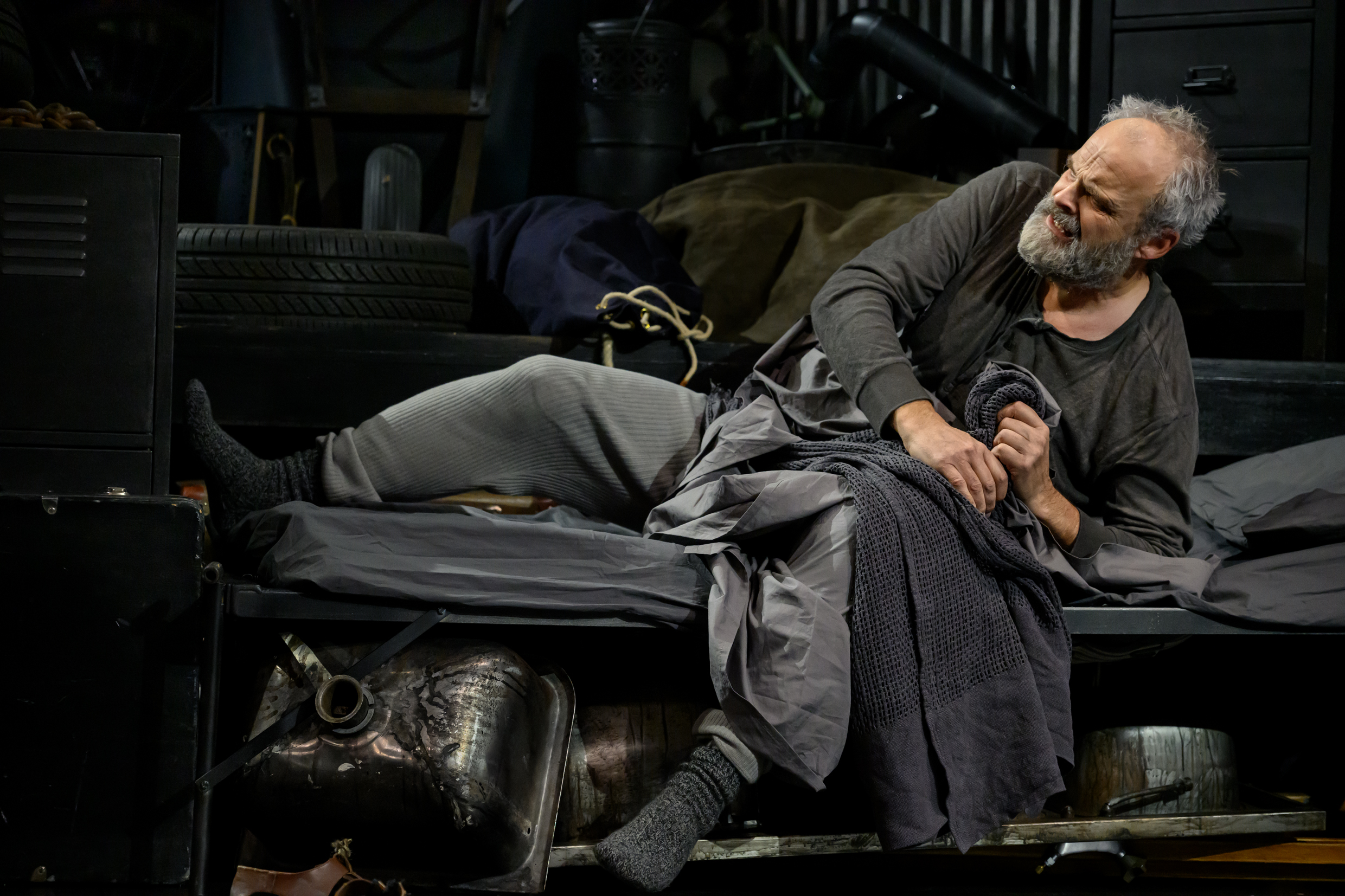 Johan Rheborg i Harold Pinters Fastighetsskötaren, premiär 11 december 2026 på Klarascenen.