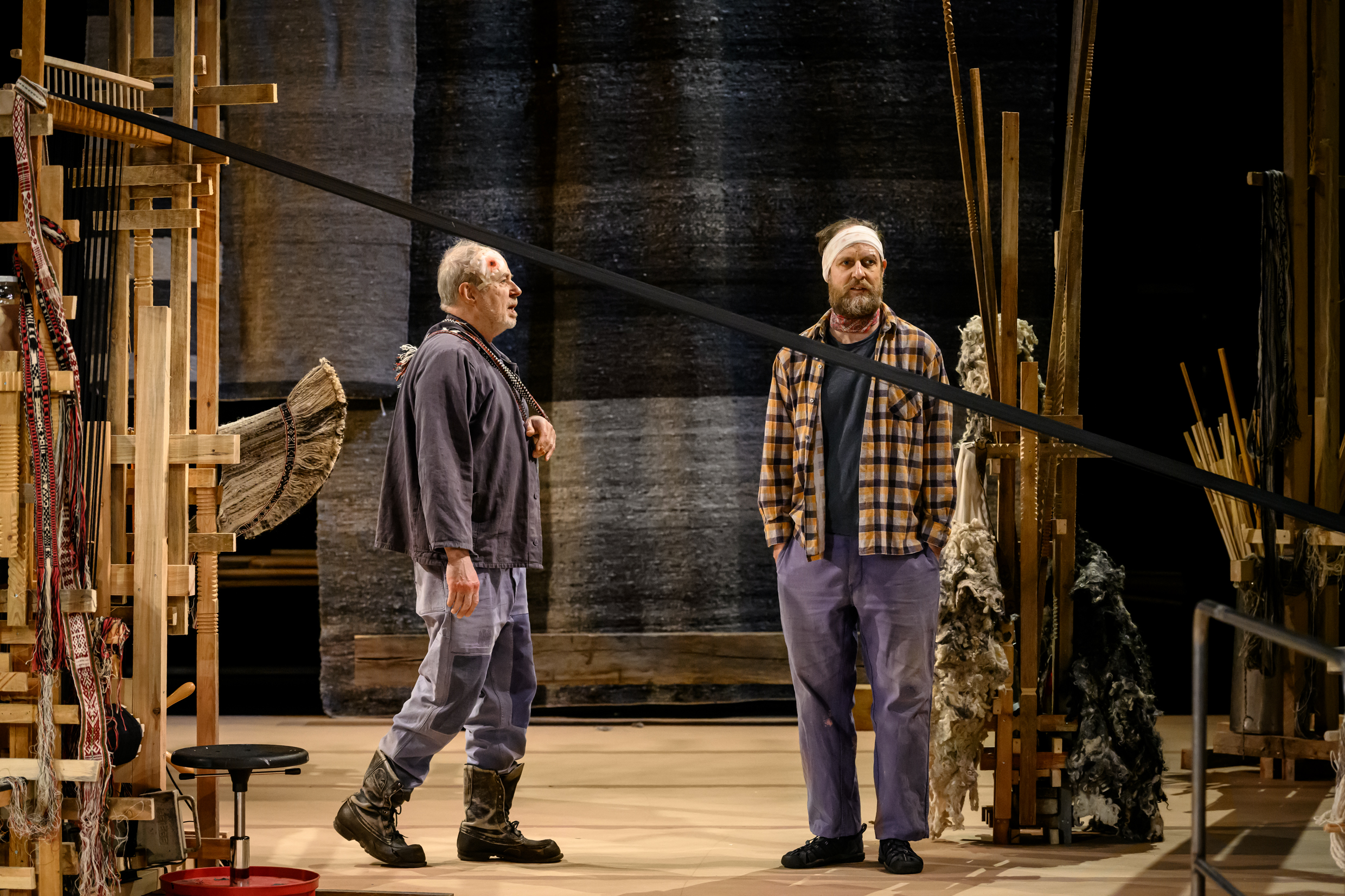 Lennart Jähkel och Andreas Kundler i Män som väver, urpremiär 29 januari på Klarascenen, Kulturhuset Stadsteatern.