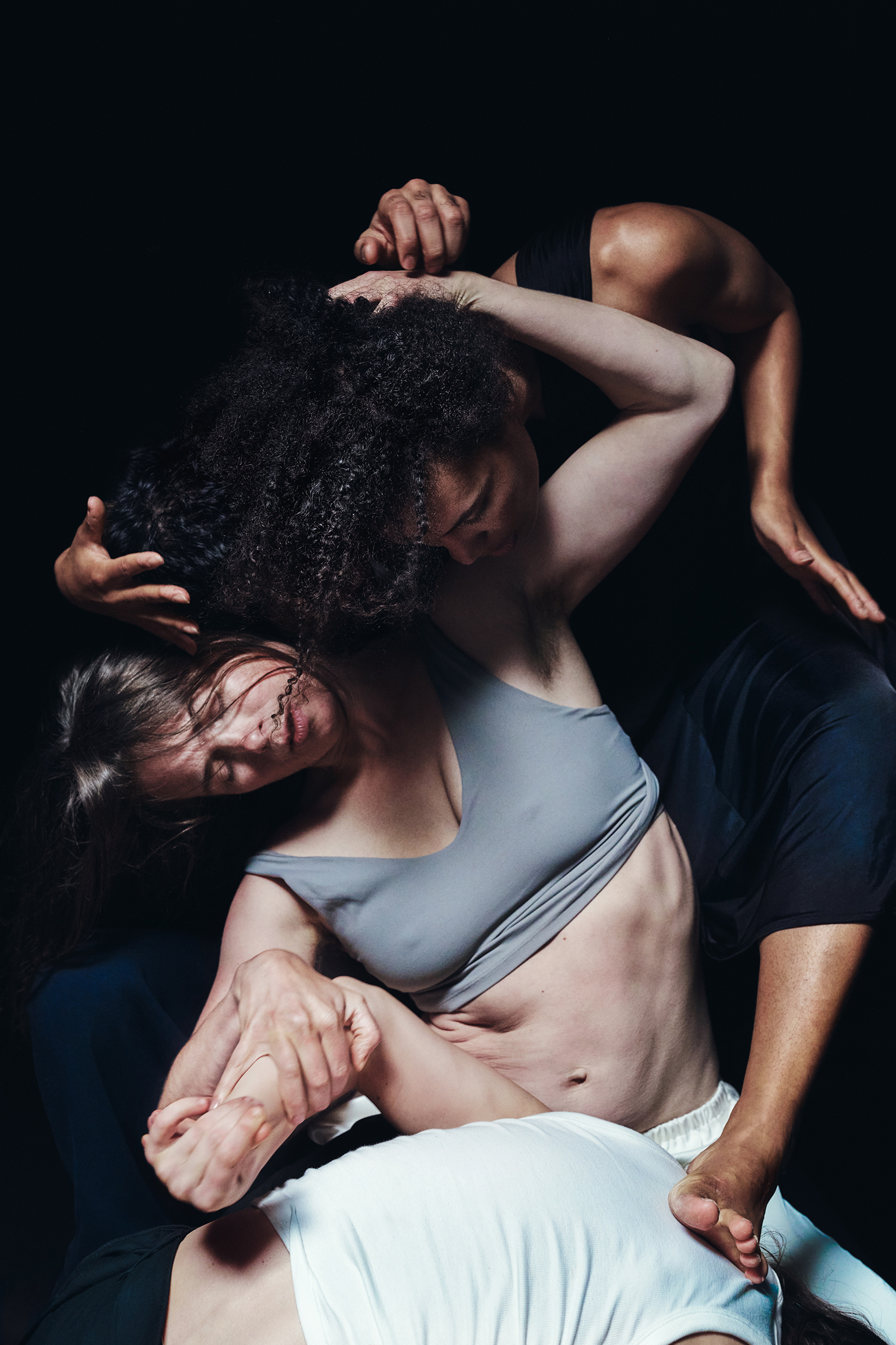Eleanor Campbell och Johanna Tengan, dansare från Cullberg i Flesh Chariots/Chariots of Flesh, urpremiär 4 september på Klarascenen, Kulturhuset Stadsteatern.