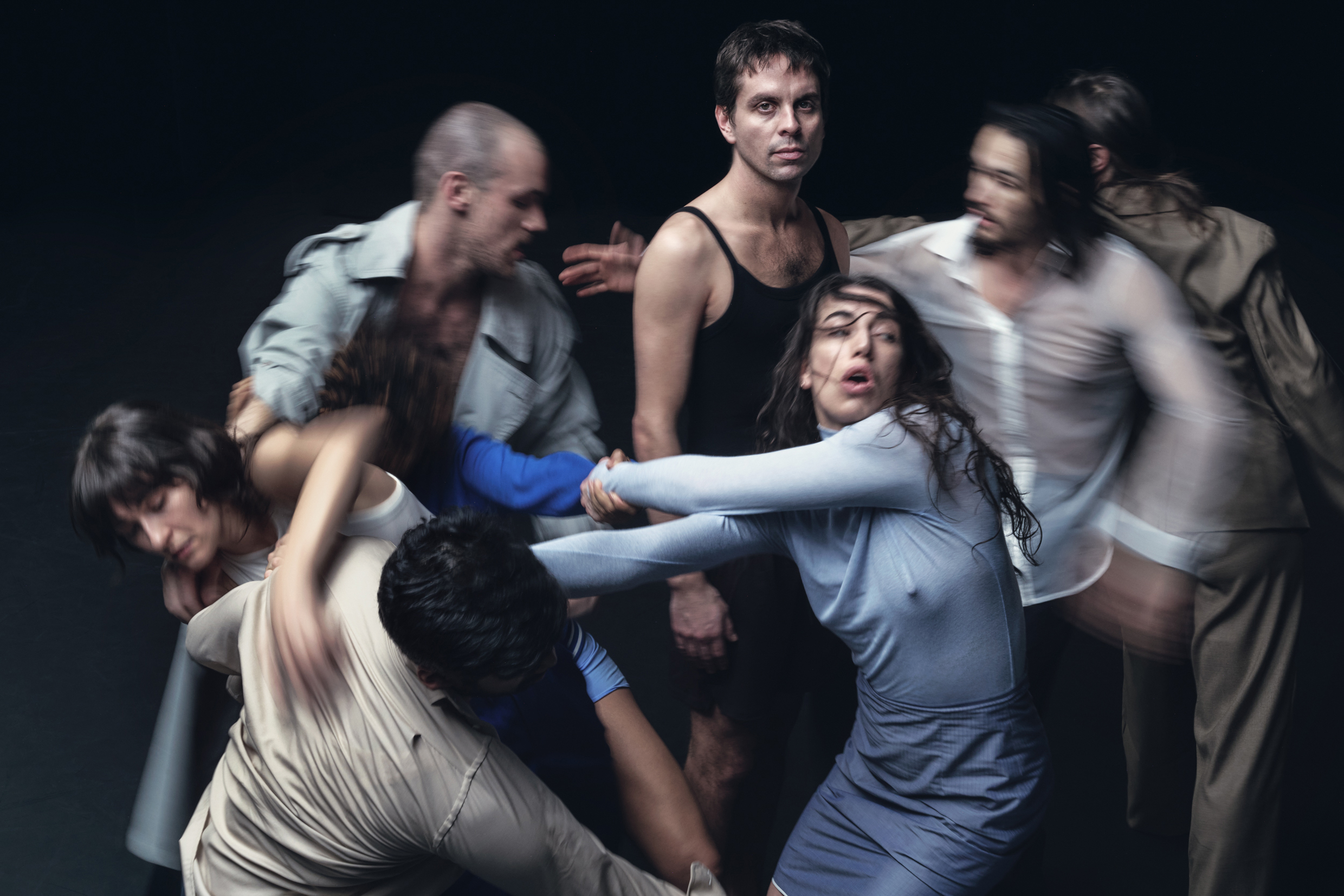 Celina Hage, Thamiris Carvalho, Noam Segal, Luca Seixas, Harrison Elliott, Eleanor Campbell, Girish Kumar Rachappa, Johanna Willig-Rosenstein, dansare från Cullberg i Flesh Chariots / Chariots of Flesh, urpremiär 4 september på Klarascenen, Kulturhuset Stadsteatern.