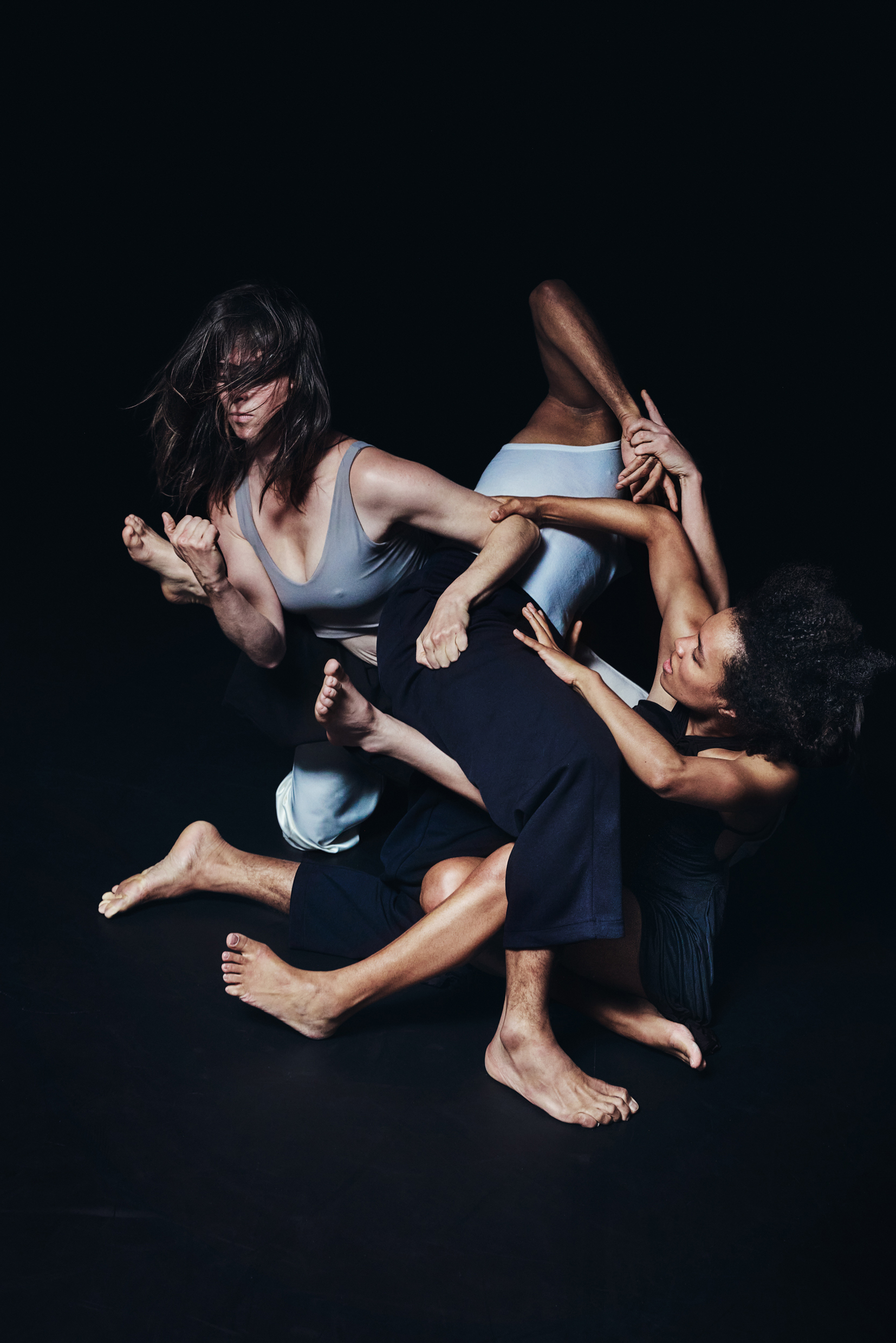 Eleanor Campbell, Girish Kumar Rachappa, Johanna Tengan, dansare från Cullberg i Flesh Chariots / Chariots of Flesh, urpremiär 4 september på Klarascenen, Kulturhuset Stadsteatern.