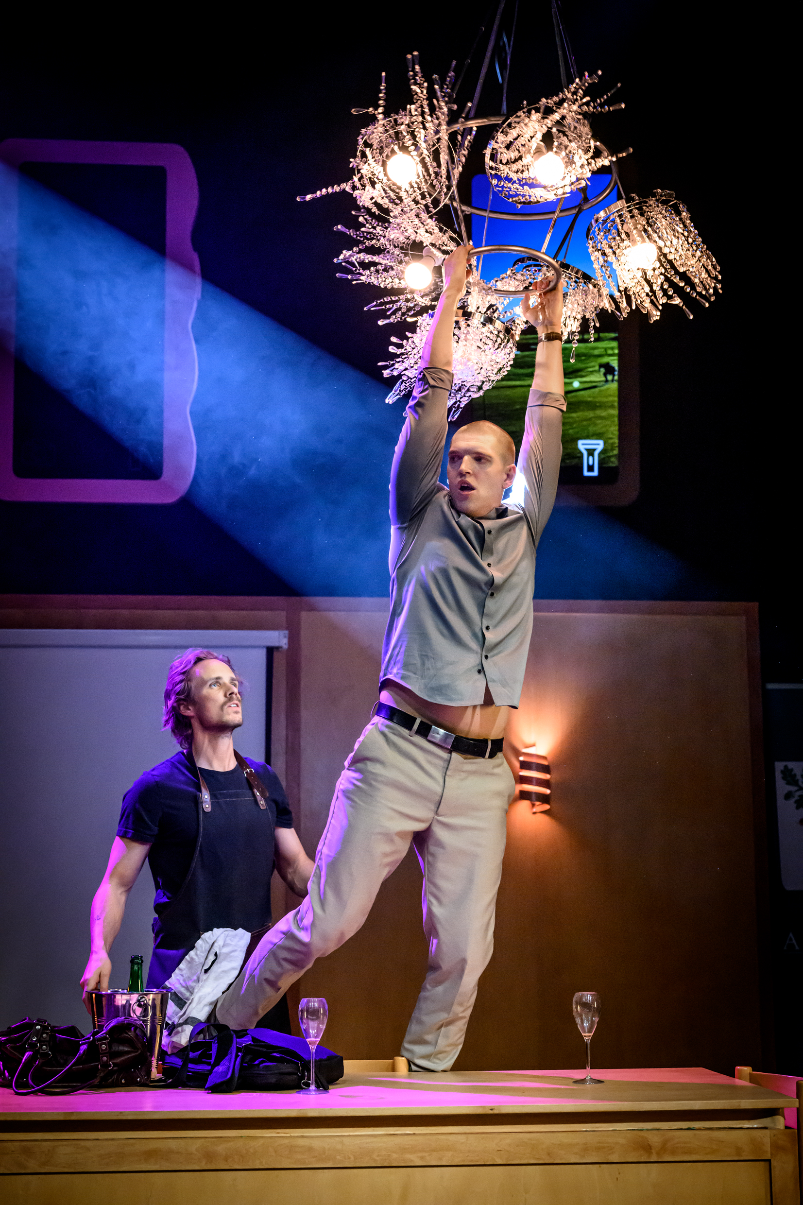 Martin Nick och Oskar Laring i Alingsåschatten, urpremiär 5 september på Lilla scenen.