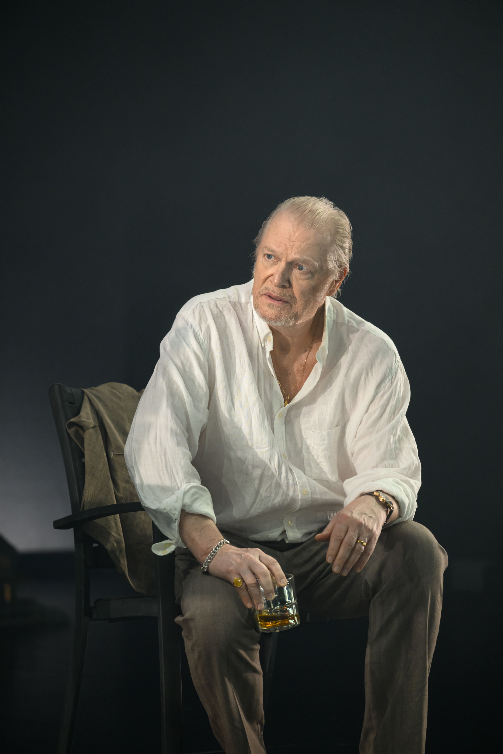 Peter Andersson i Lång dags färd mot natt, premiär 20 mars 2026 på Stora scenen.