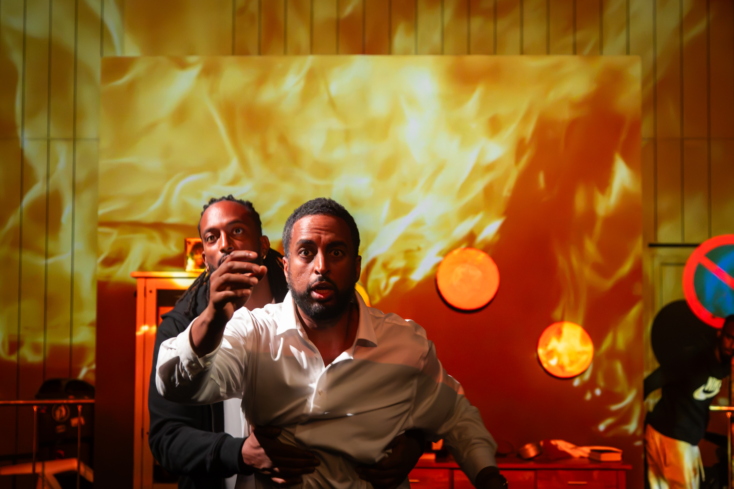 Ahmed Berhan och Binyam Haile i Upploppet på Kulturhuset Stadsteatern Husby med urpremiär 5 september 2026.