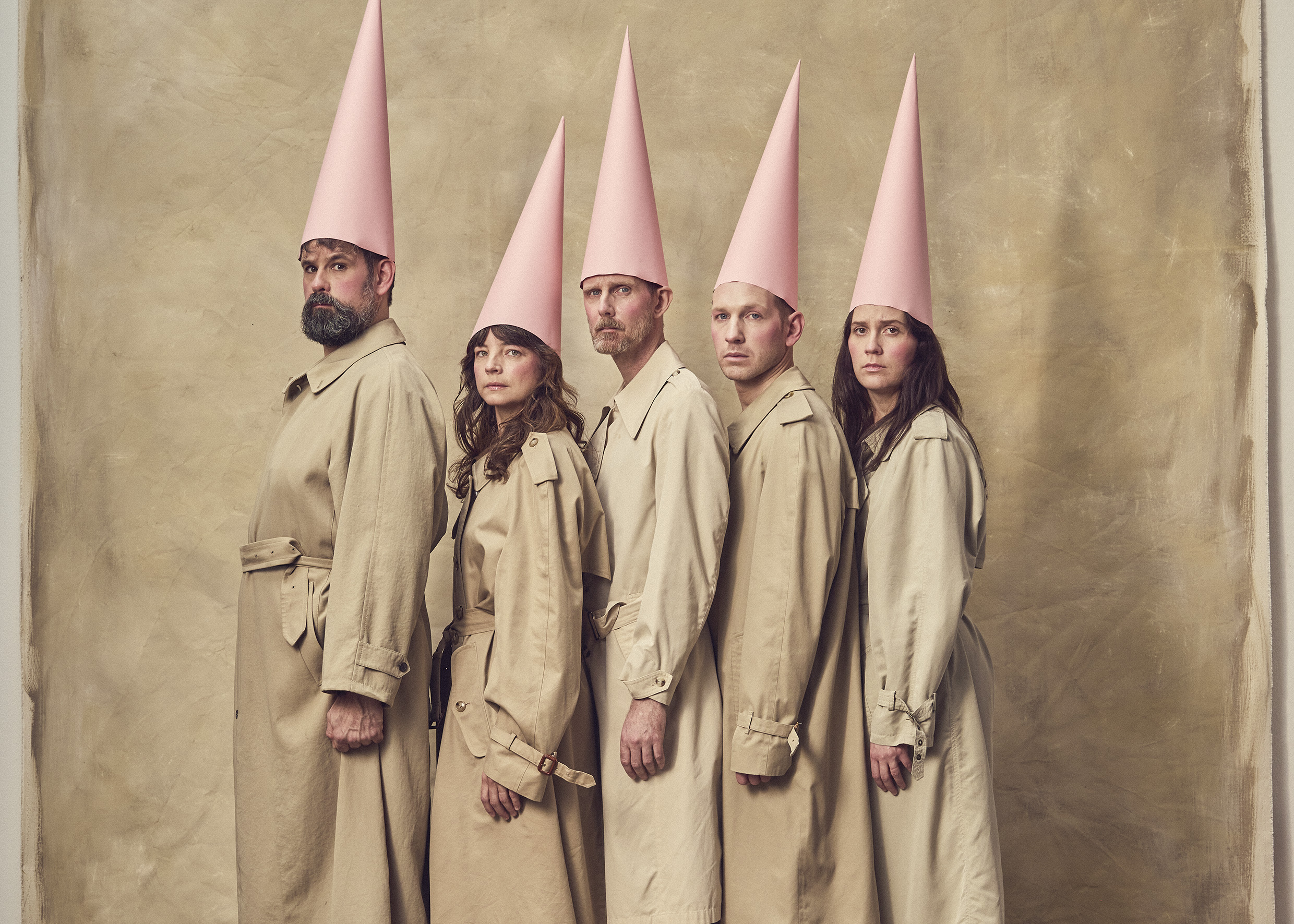Bön för idioter med Eric Stern, Louise Peterhoff, David Wiberg, Simon Reithner och Emma Österlöf. Urpremiär 2 april 2026 på Klarascenen, Kulturhuset Stadsteatern.