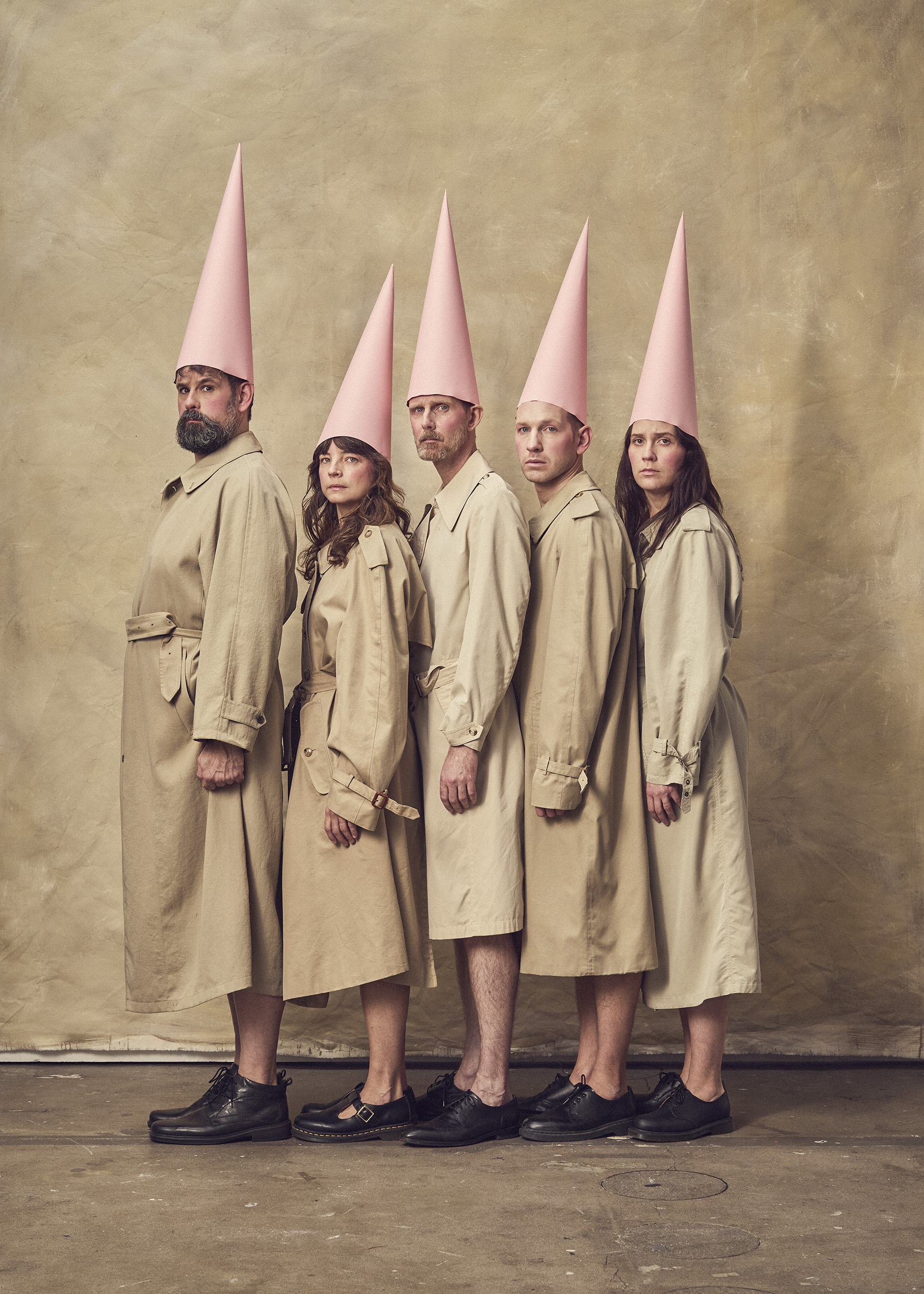 Bön för idioter med Eric Stern, Louise Peterhoff, David Wiberg, Simon Reithner och Emma Österlöf. Urpremiär 2 april 2026 på Klarascenen, Kulturhuset Stadsteatern.