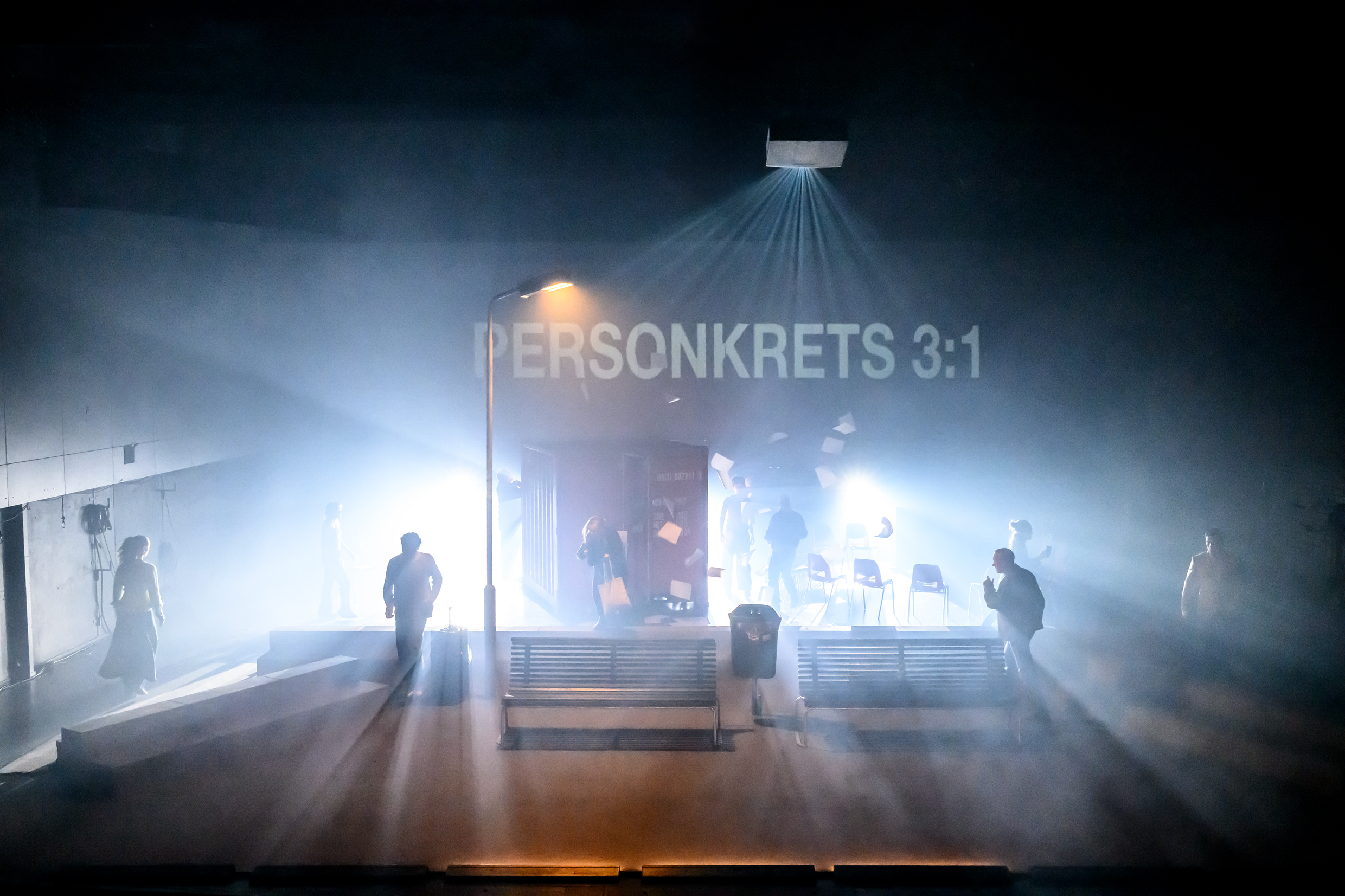 Delar av ensemblen  i Personkrets 3:1, premiär 6 mars på Klarascenen, Kulturhuset Stadsteatern.