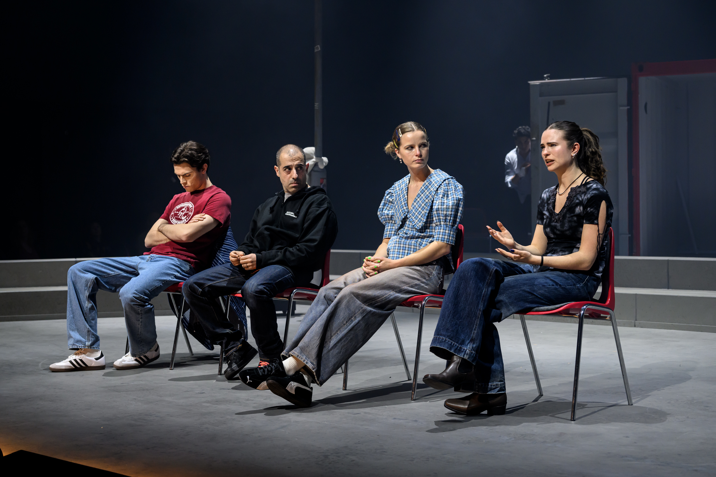 Isak Warrol Karlsson*, BahadorFoladi, Elsa Wörmann* och Pella Appelfeldt Wahlberg* (*praktikanter från Teaterhögskolan i Luleå)  i Personkrets 3:1, premiär 6 mars på Klarascenen, Kulturhuset Stadsteatern.