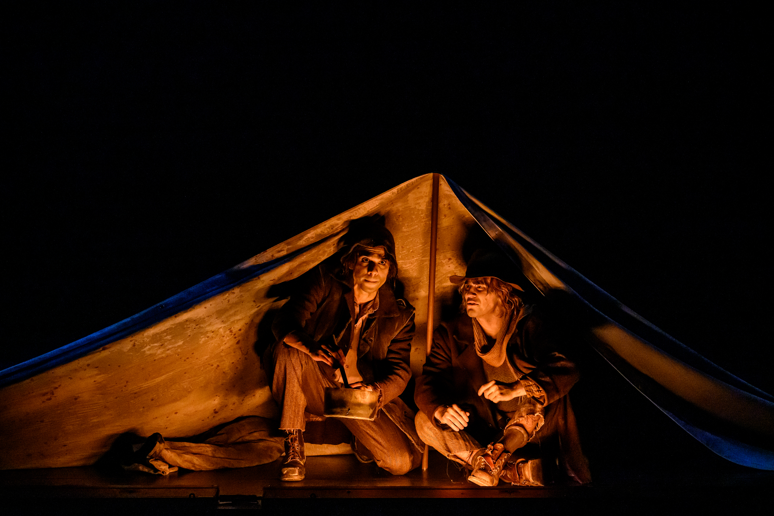 Emil Hedayat och Fabian Lexner i Frankenstein, premiär på Kulturhuset Stadsteatern 13 februari 2026.