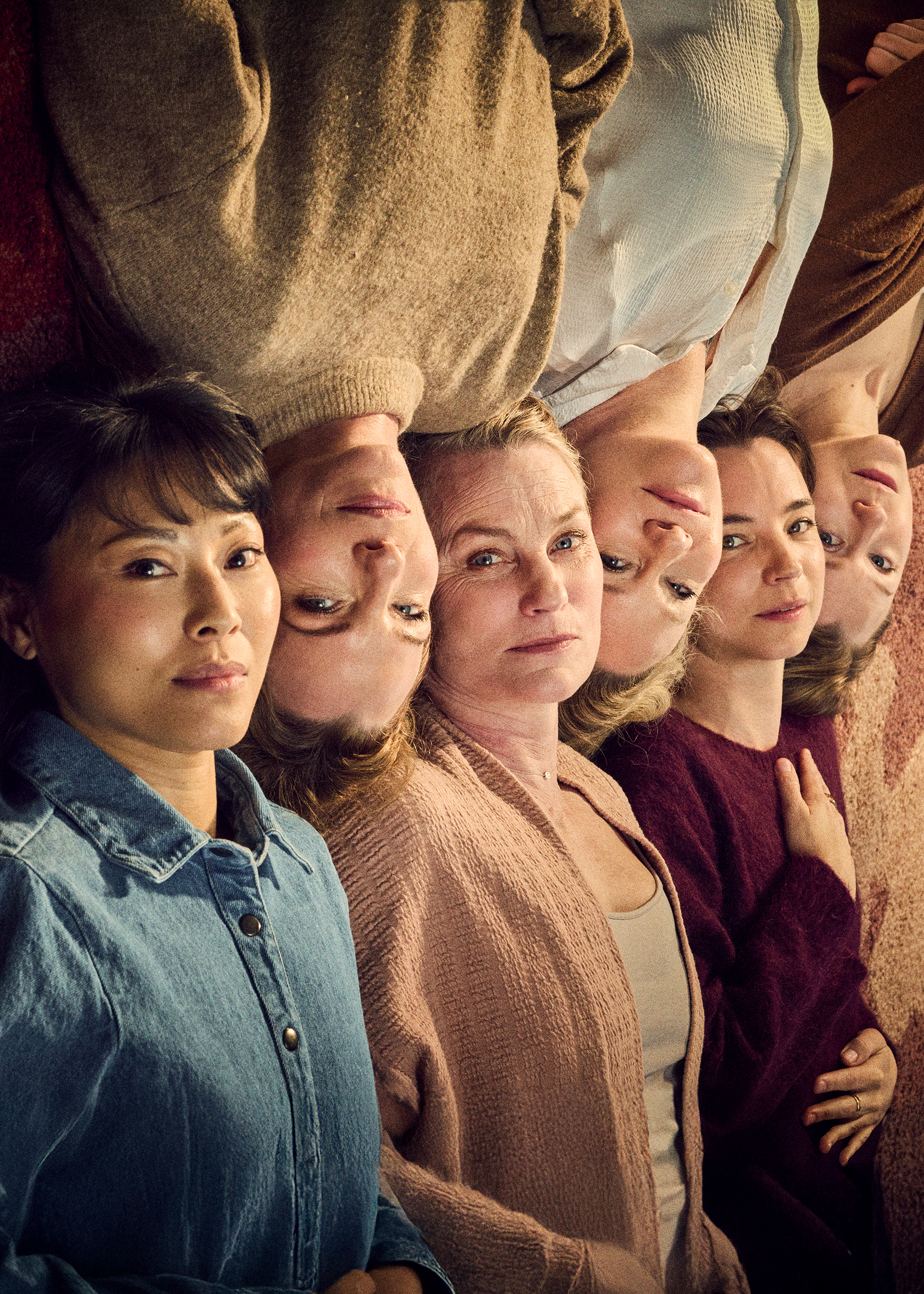 Lisette T Pagler, Sofia Papadimitriou Ledarp, Jonna Järnefelt, Maria Sid, Louise Peterhoff och Matilda Ragnerstam i Ge mig handen, premiär på Klarascenen 10 december 2026.