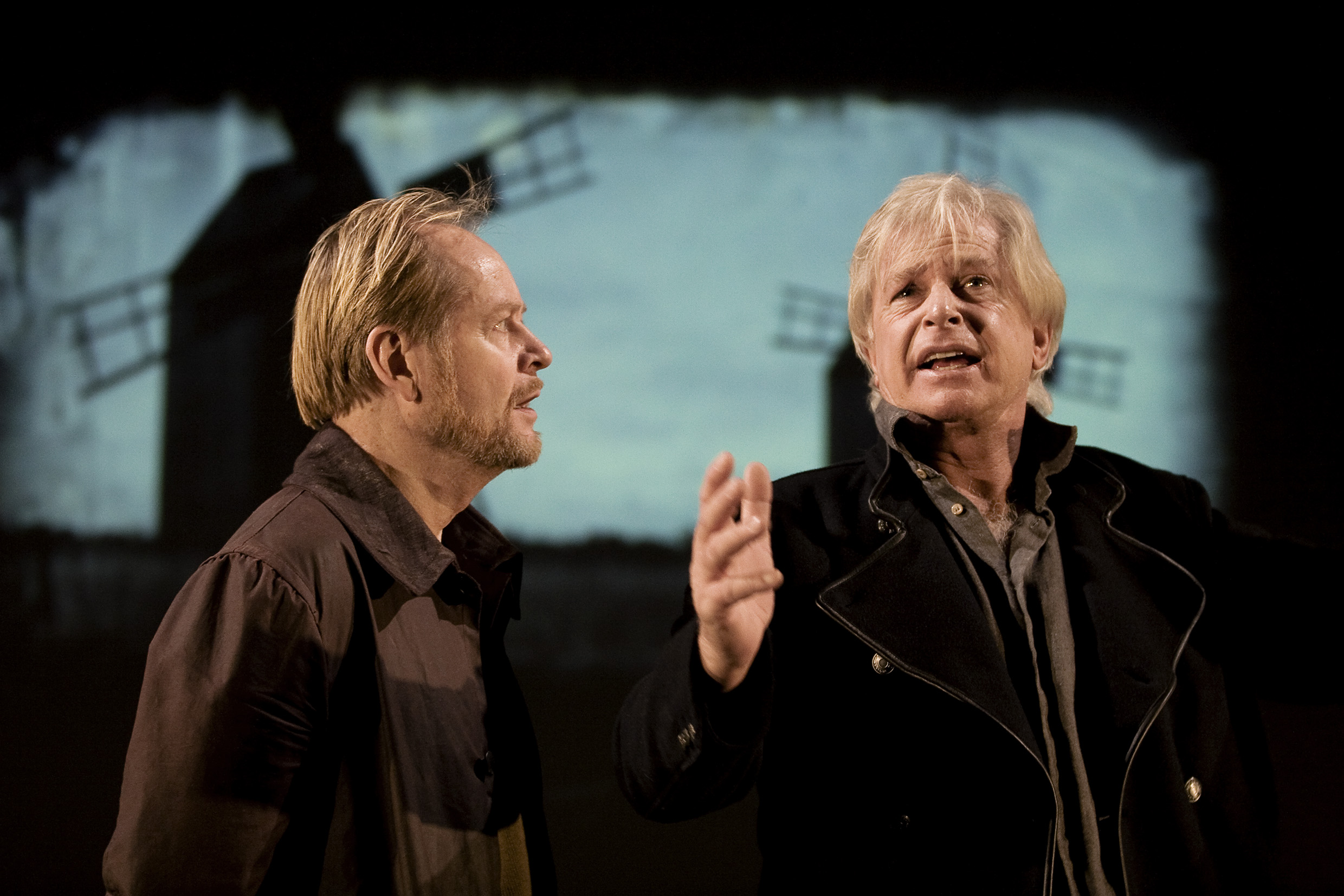 Anders Ahlbom Rosendahl och Ulf Brunnberg i Stora landsvägen på Stockholms stadsteater