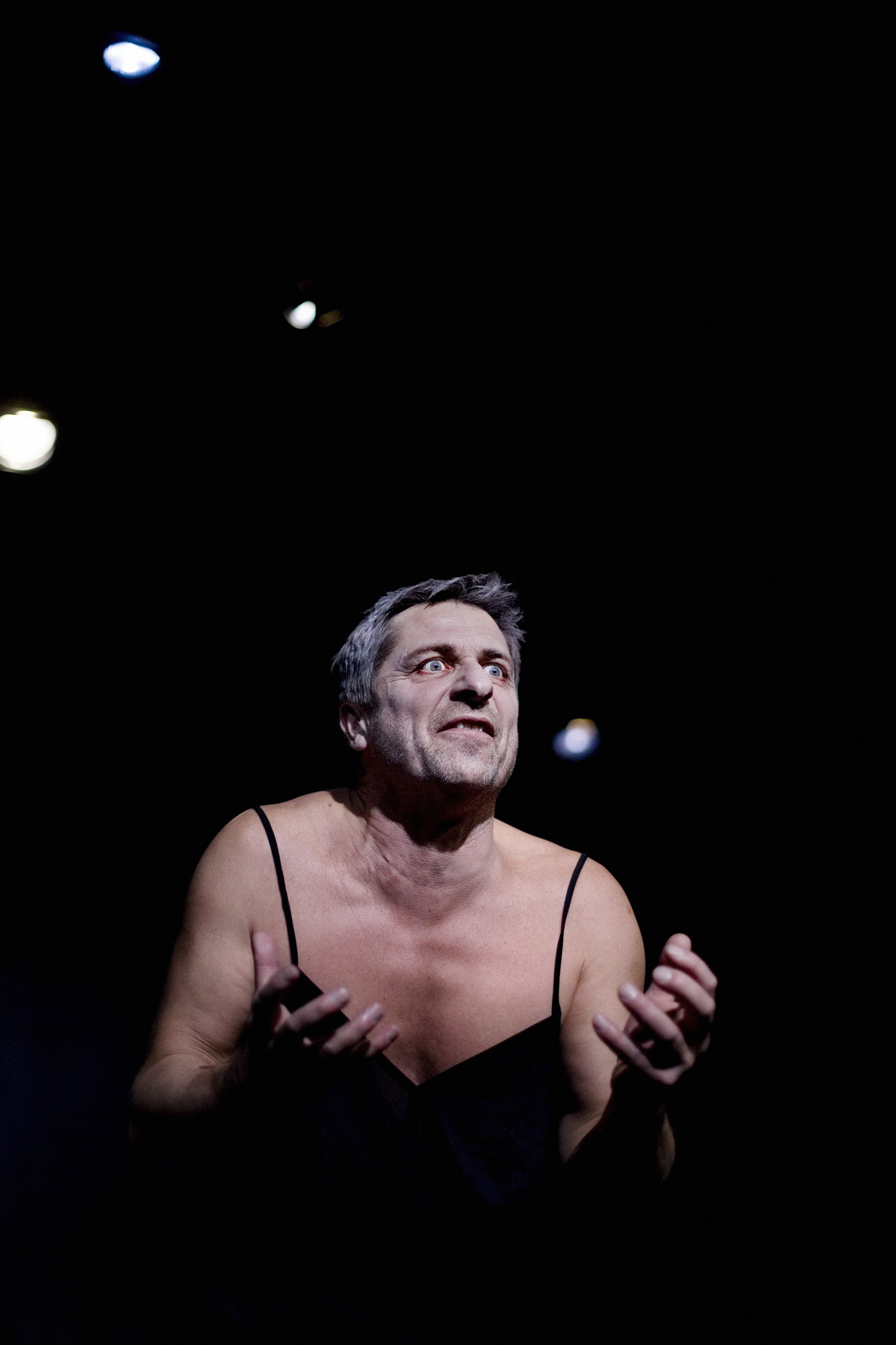 Ole Forsberg som Fröding i Kärleksköparen - Fröding naked, premiär 27 september på Bryggan/Marionetteatern, Stockholms stadsteater