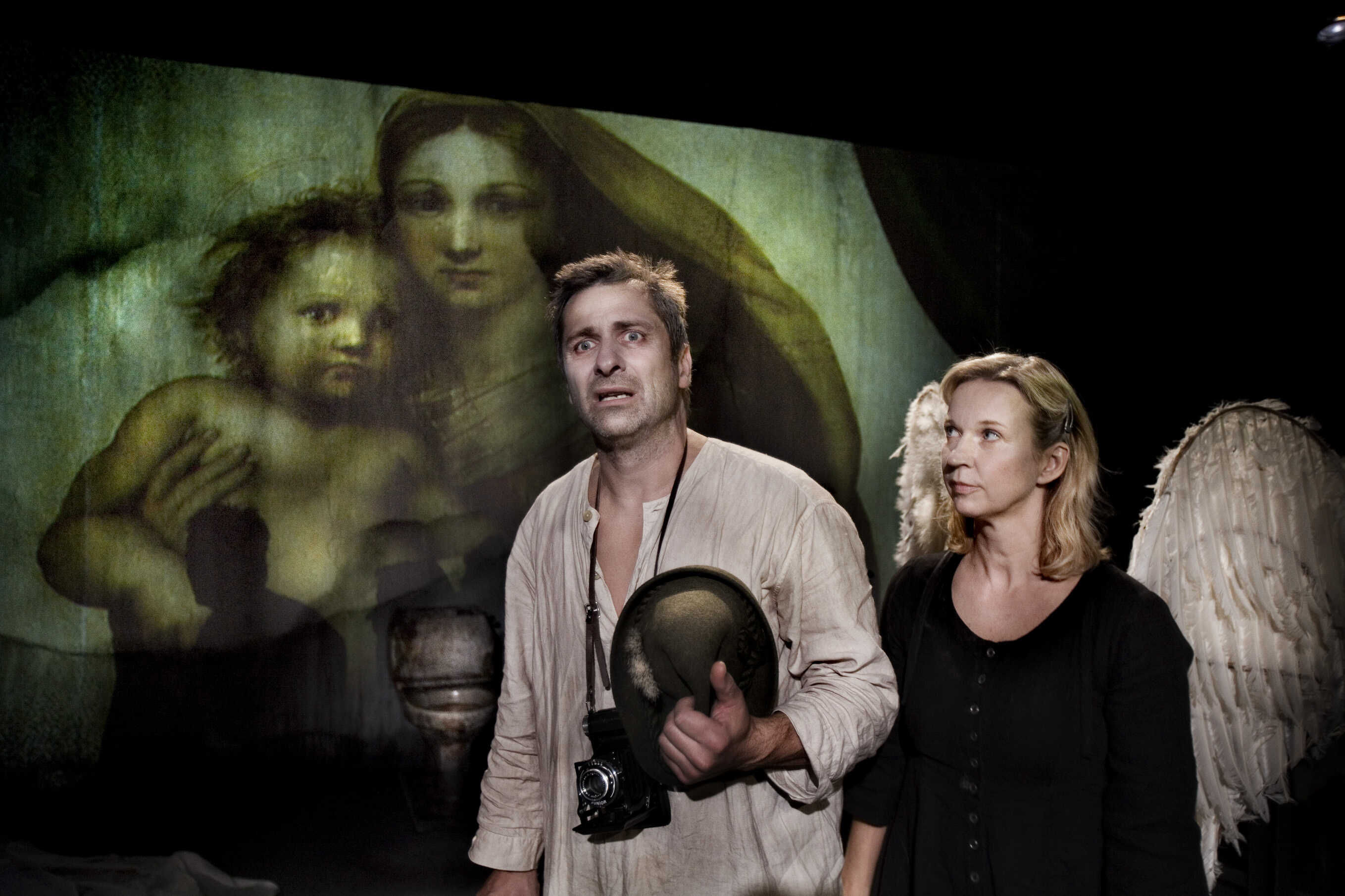 Ole Forsberg och Helena Nilsson i Kärleksköparen - Fröding naked, premiär 27 september på Bryggan/Marionetteatern, Stockholms stadsteater.