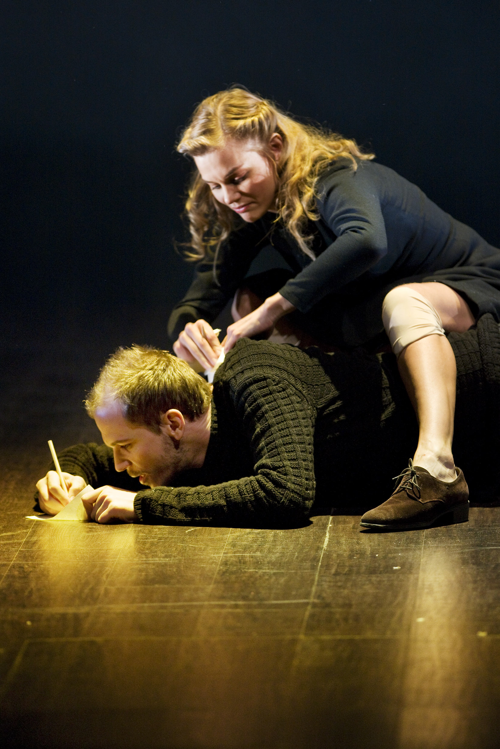 Gustaf Skarsgård och Lisa Werlinder i Hamlet. Premiär 31 december 2009 på Stora scenen.